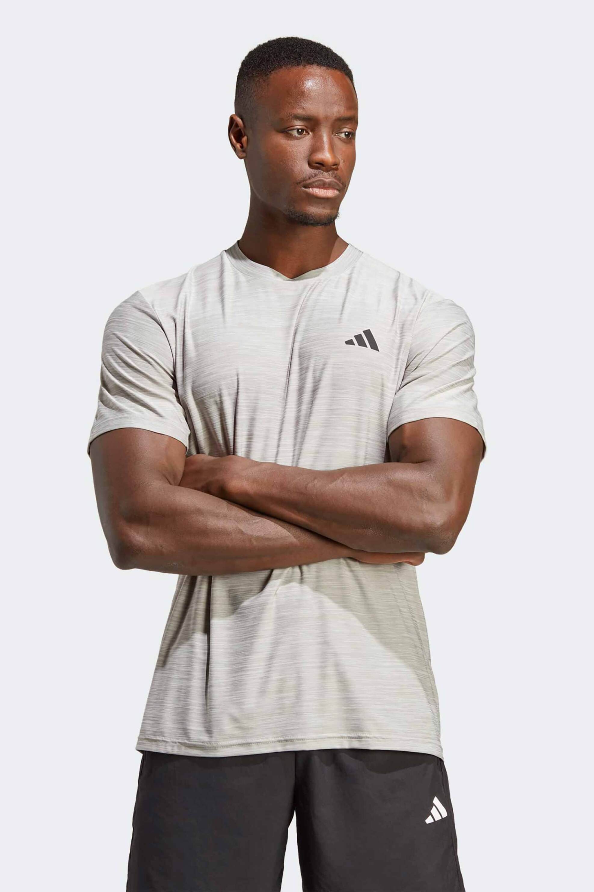 ADIDAS Adidas ανδρικό αθλητικό T-shirt δίχρωμο με διακριτικό λογότυπο "Train Essentials" - IC7416 Εκρού