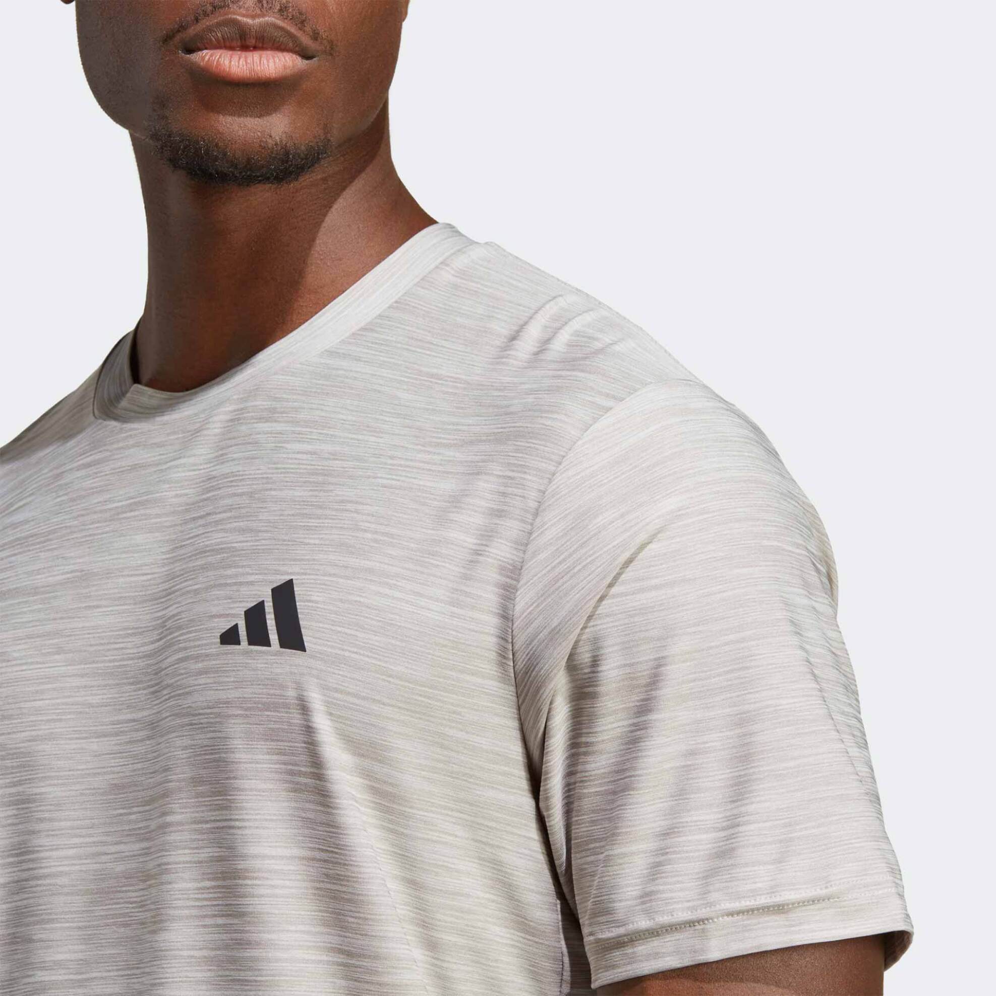 Adidas ανδρικό αθλητικό T-shirt δίχρωμο με διακριτικό λογότυπο "Train Essentials" - IC7416 Εκρού φωτογραφία