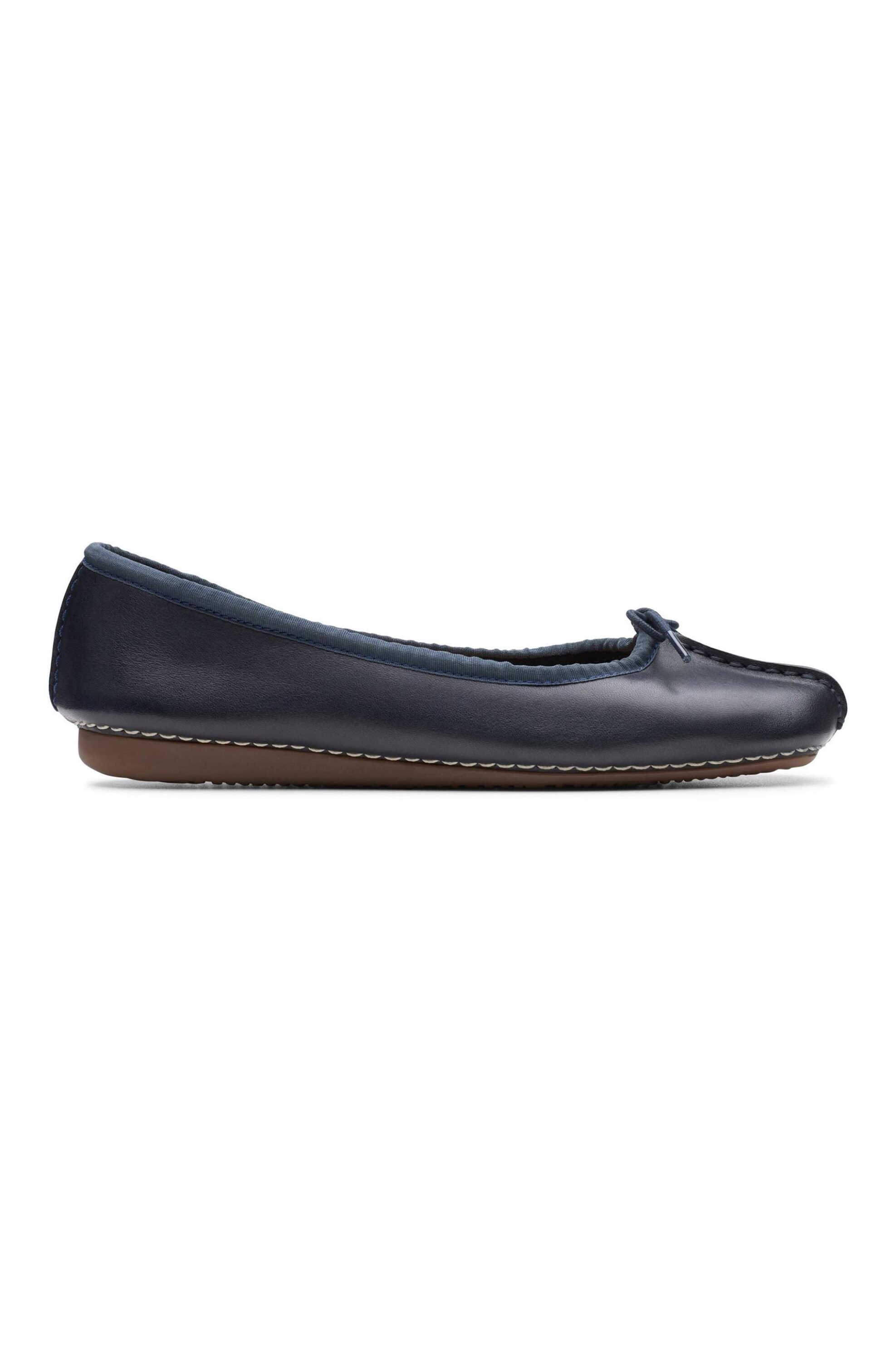  Clarks γυναικείες δερμάτινες μπαλαρίνες με φιόγκο και διακοσμητικές ραφές 