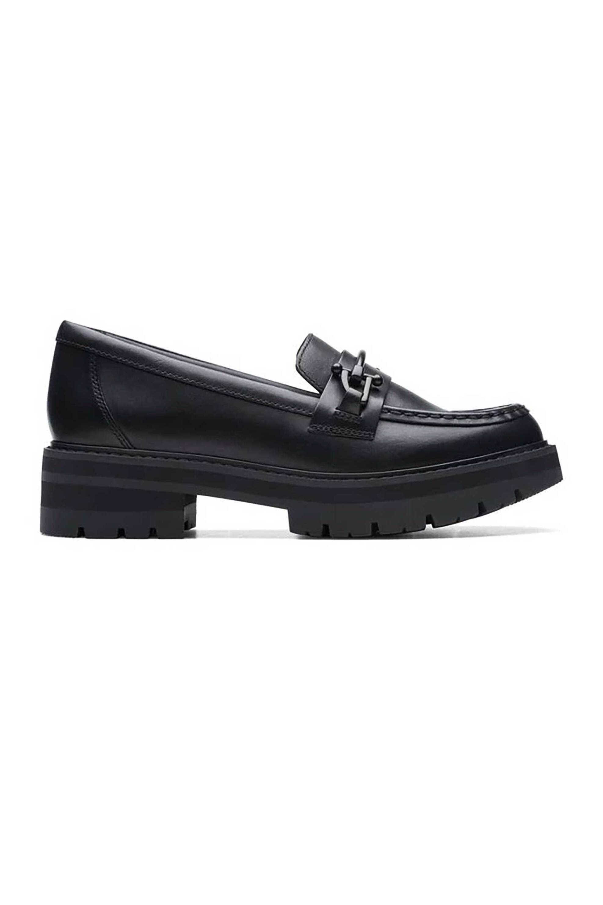 Clarks γυναικεία μονόχρωμα loafers με μεταλλική λεπτομέρεια 