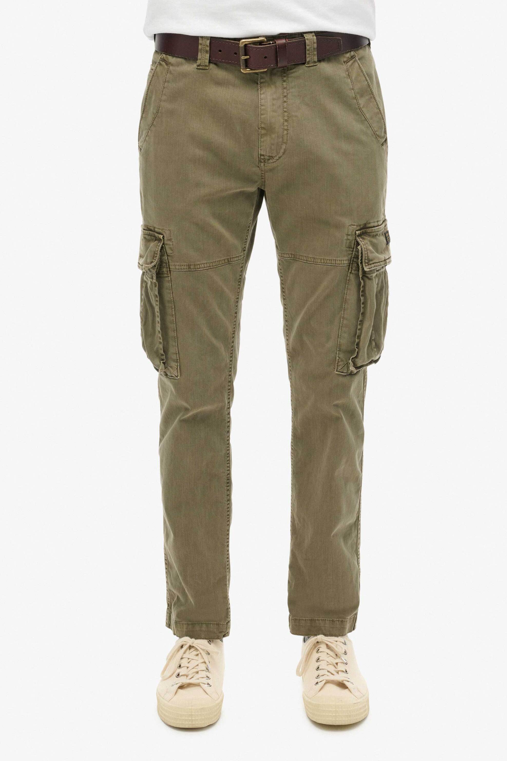 Superdry ανδρικό παντελόνι cargo με logo patch Regular Fit - M7011132A Χακί φωτογραφία