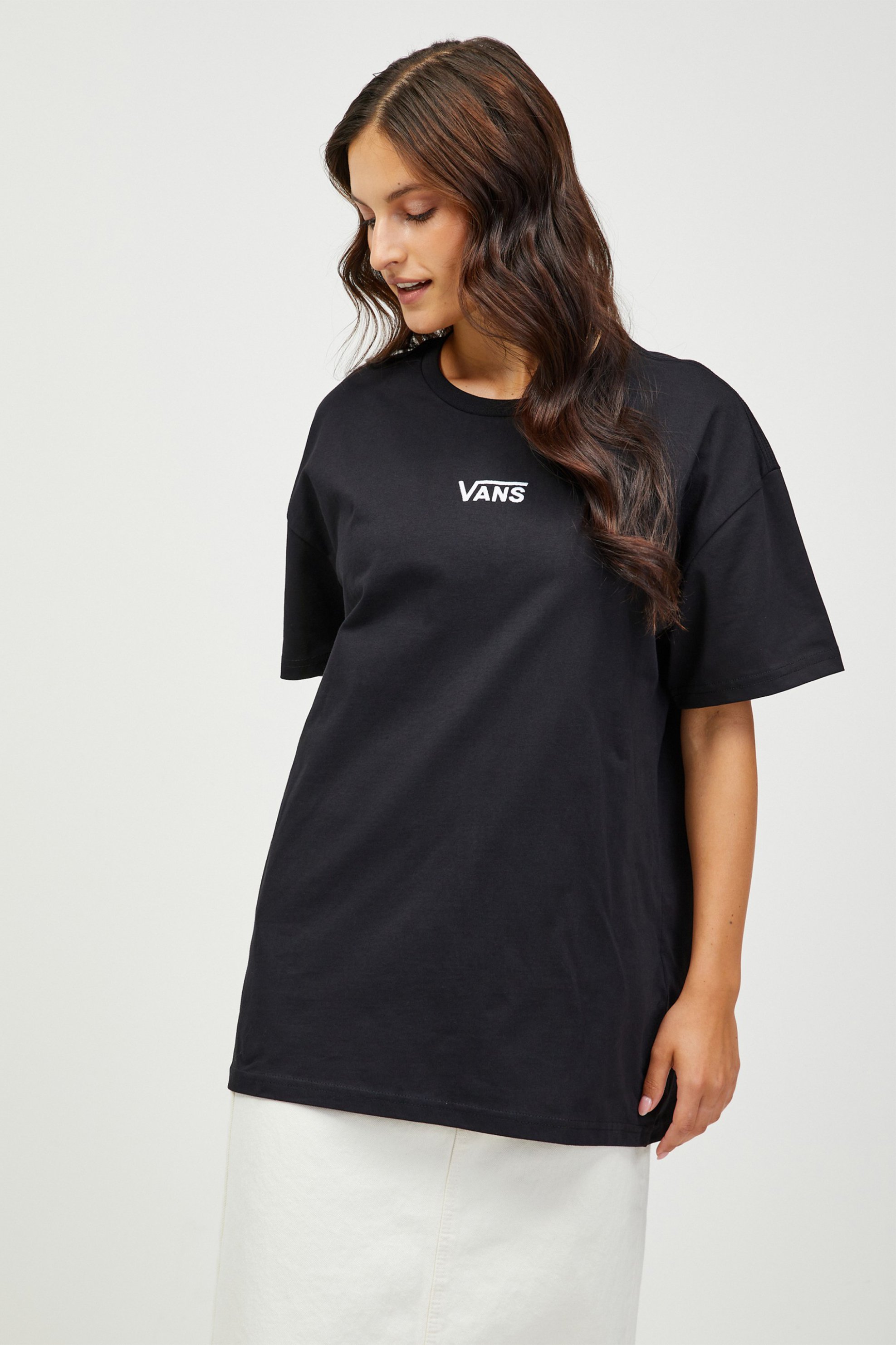 VANS Vans γυναικείο T-shirt μονόχρωμο με με κεντημένο λογότυπο Oversized Fit "Flying V" - VN0A7YUTBLK1 Μαύρο