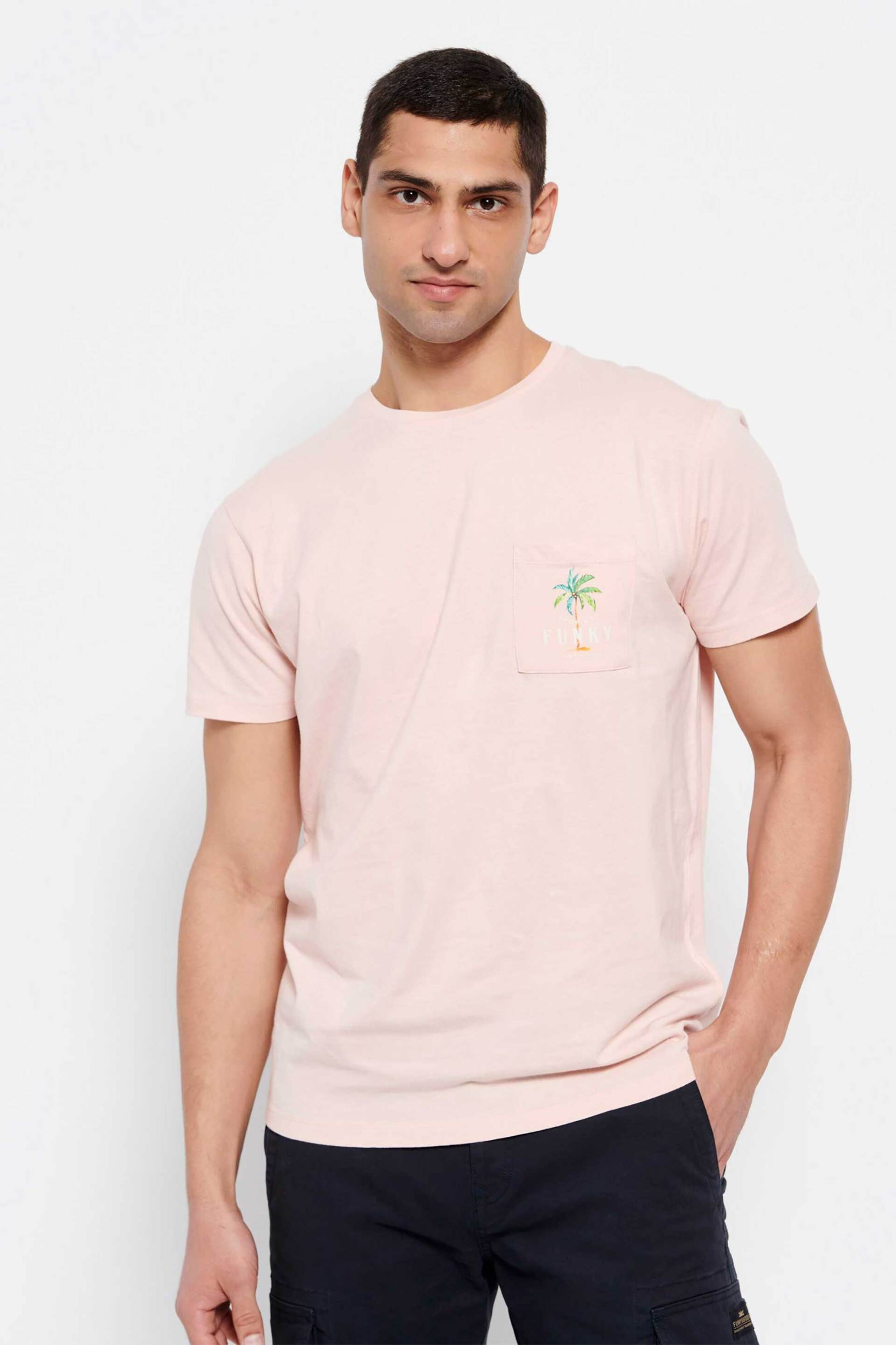 Ανδρική Μόδα > Ανδρικά Ρούχα > Ανδρικές Μπλούζες > Ανδρικά T-Shirts Funky Buddha ανδρικό βαμβακερό T-shirt μονόχρωμο με τσέπη και palm tree print στο στήθος - FBM007-385-04 Ροζ Ανοιχτό