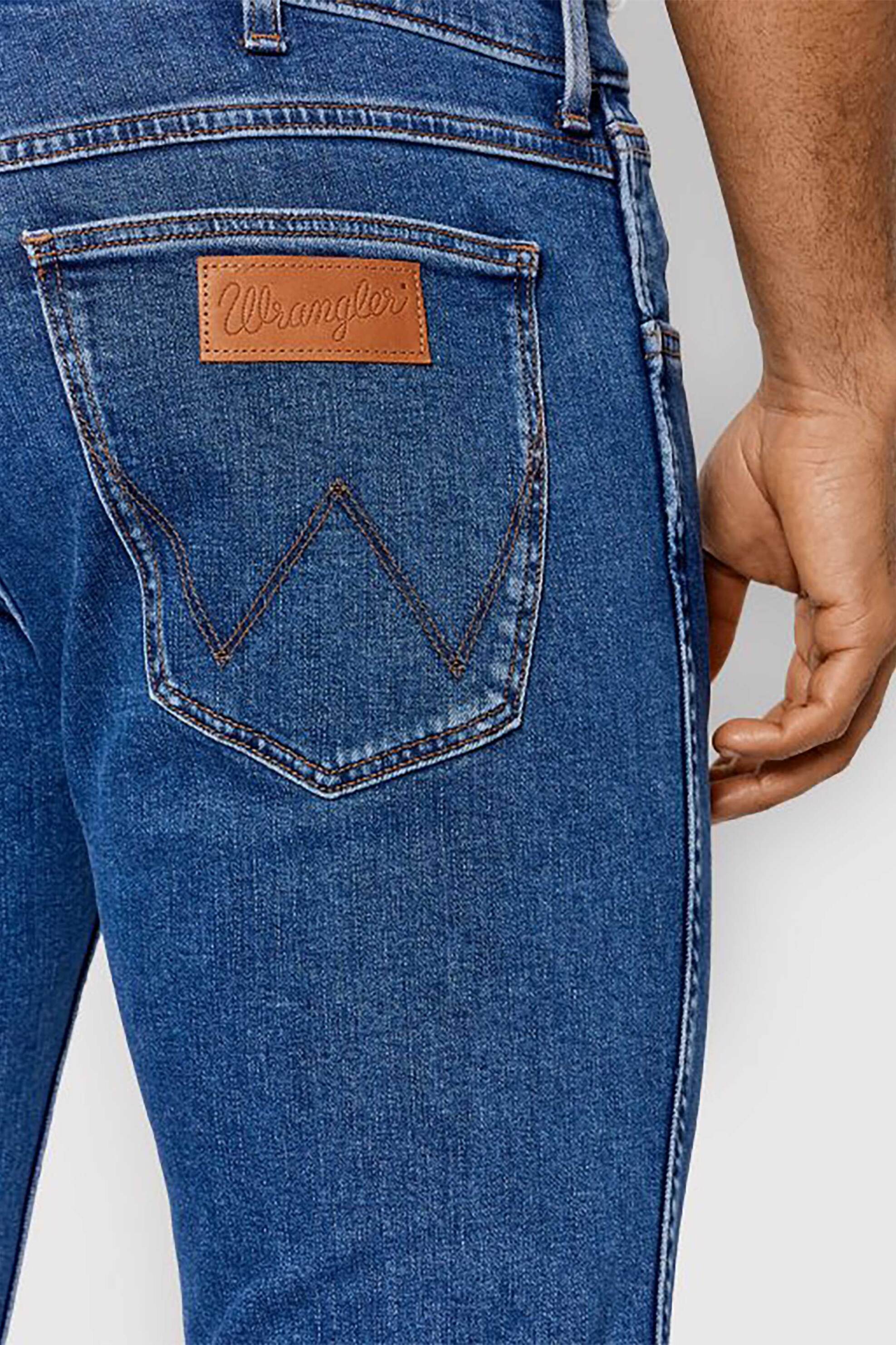 Wrangler® ανδρικό τζην παντελόνι μονόχρωμο με τσέπες και logo patch πίσω "Greensboro" - W15QYI39U Denim Blue φωτογραφία