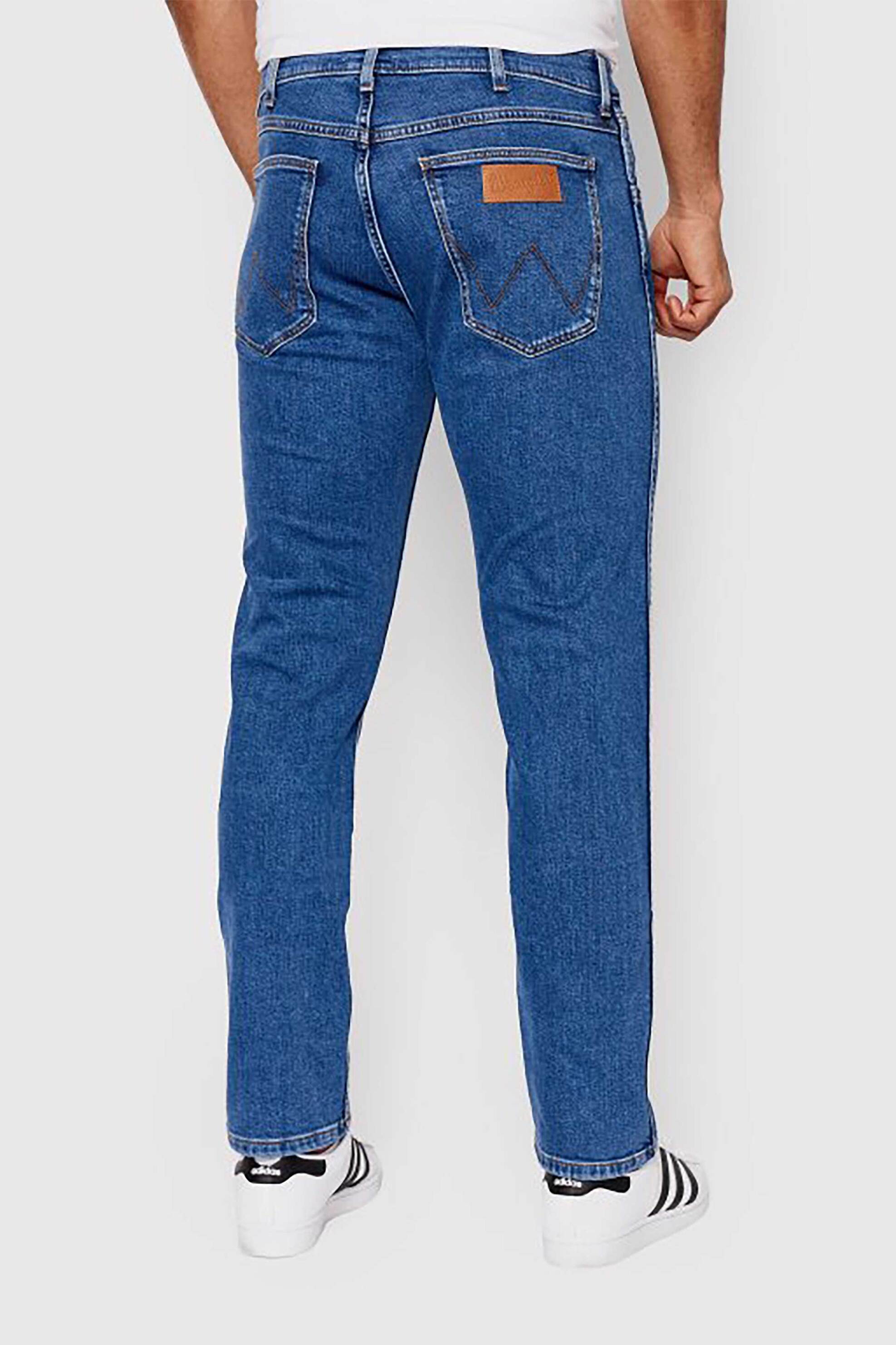 Wrangler® ανδρικό τζην παντελόνι μονόχρωμο με τσέπες και logo patch πίσω "Greensboro" - W15QYI39U Denim Blue φωτογραφία