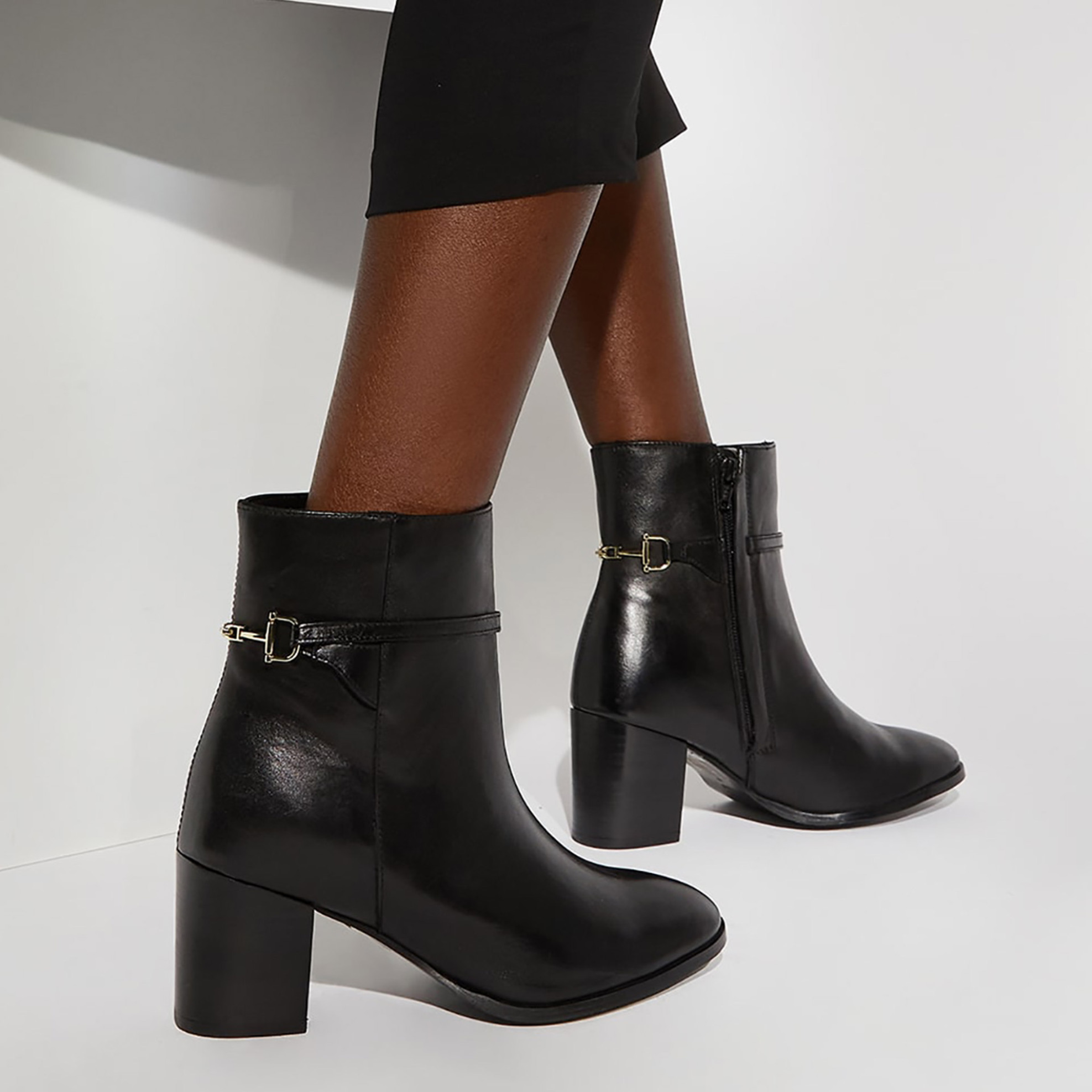 Dune London γυναικεία δερμάτινα μποτάκια με διακοσμητική αγκράφα "Patos" - 0092509230010 Μαύρο φωτογραφία