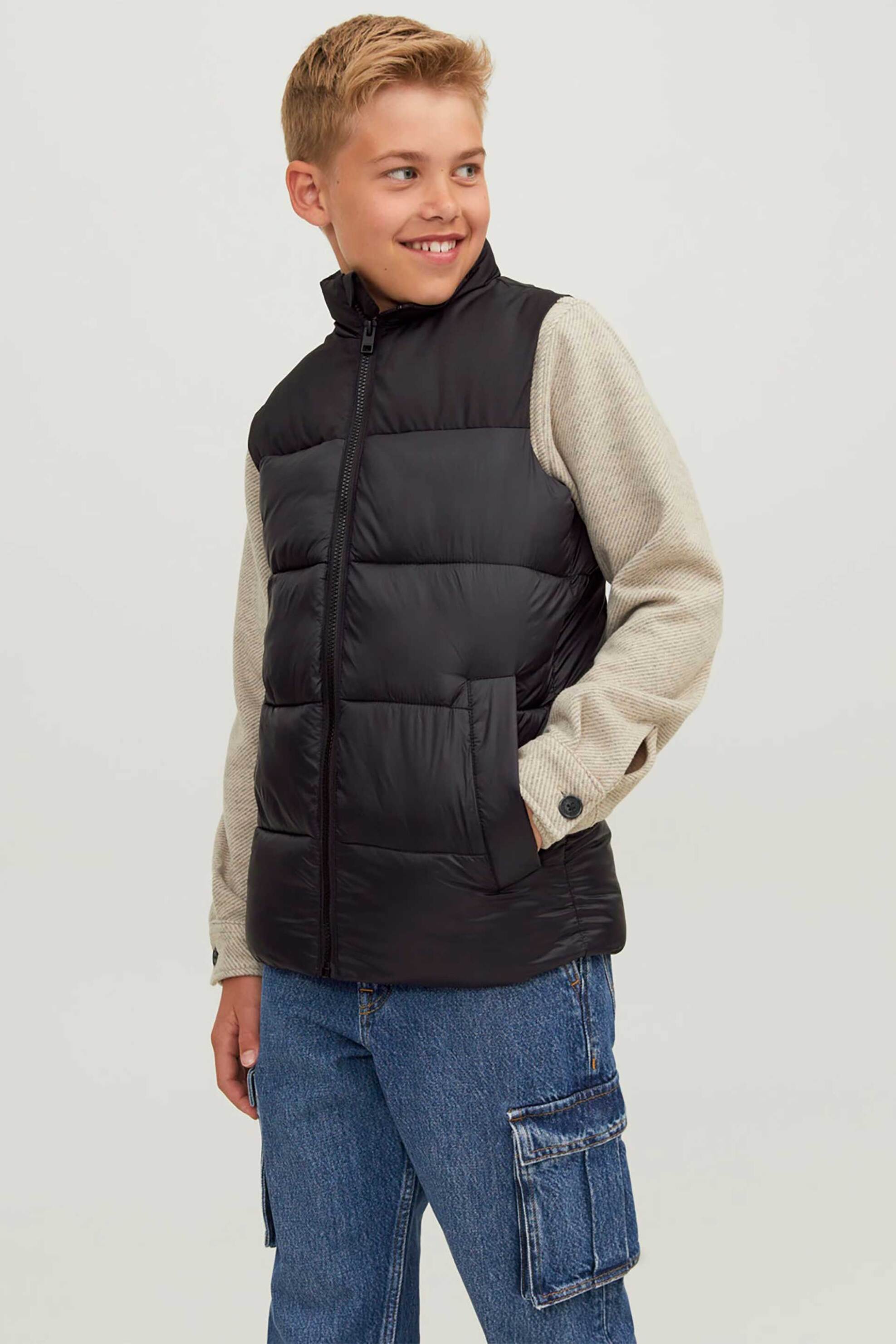 JACK & JONES παιδικό αμάνικο μπουφάν μονόχρωμο με τσέπες στο πλάι - 12236914 Μαύρο