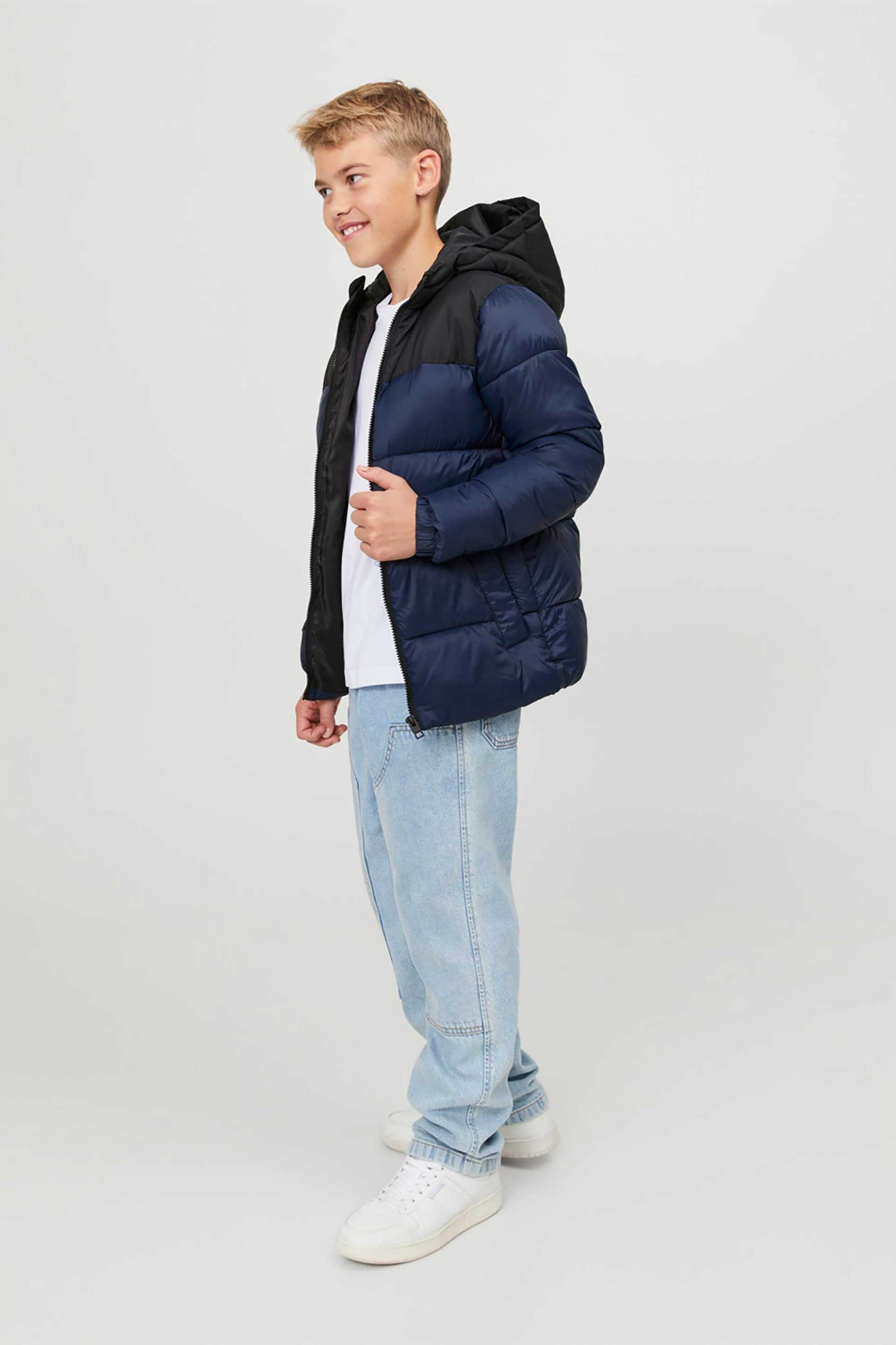 JACK & JONES παιδικό puffer μπουφάν με καπιτονέ σχέδιο και κουκούλα - 12236884 Μπλε Σκούρο φωτογραφία