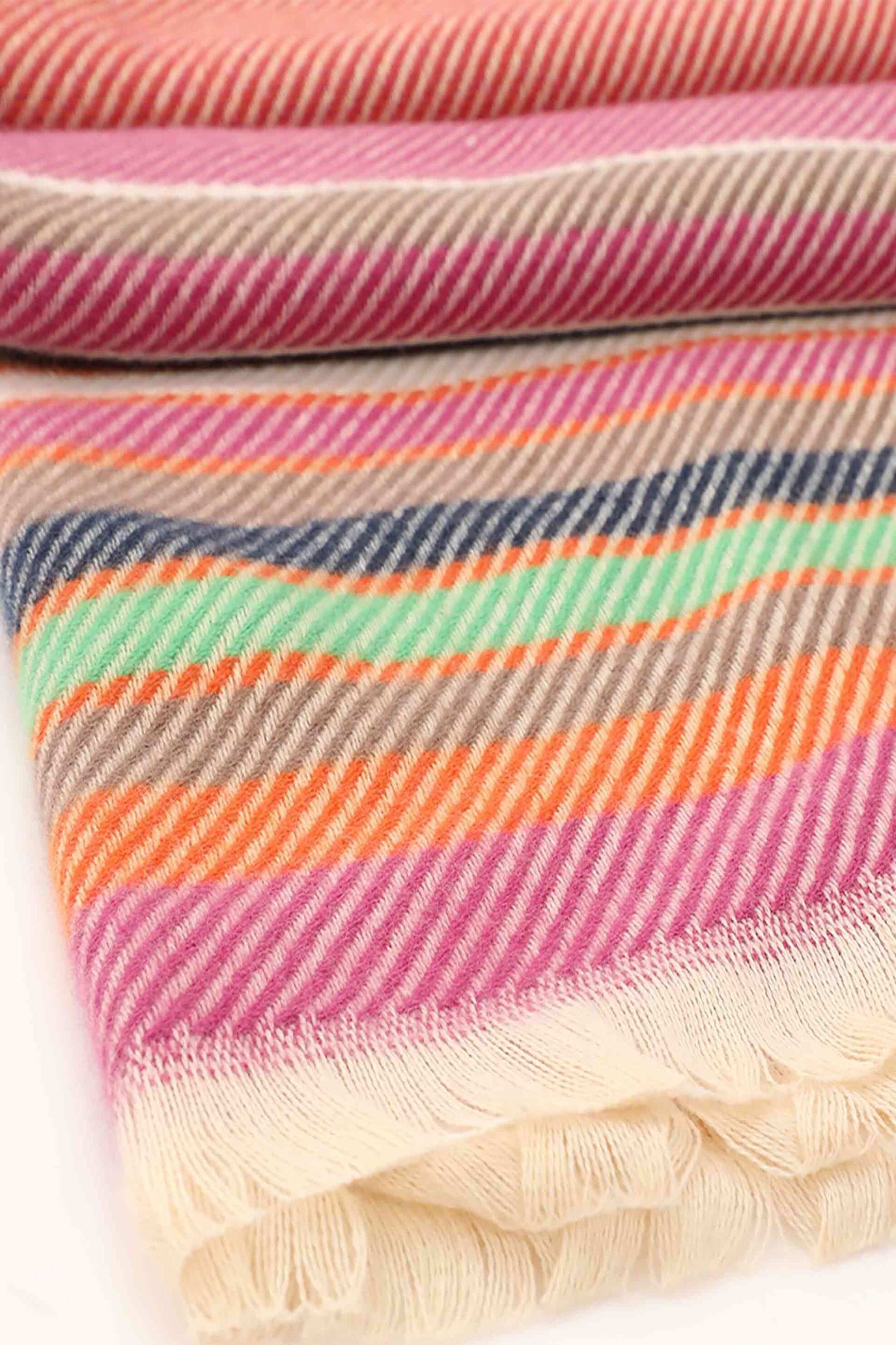 Folli Follie γυναικείο φουλάρι από βισκόζη φούξια και πολύχρωμες ρίγες - SF23B009F Φούξια φωτογραφία