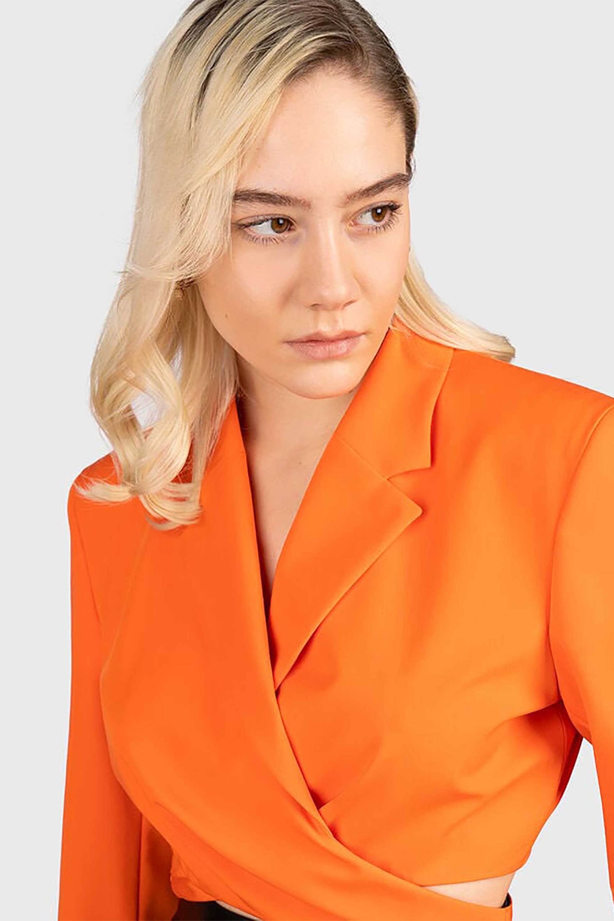 HUGO Hugo Boss γυναικείο σακάκι cropped μονόχρωμο με σταυρωτό κλείσιμο "Amusana" - 50487408 Πορτοκαλί - 2
