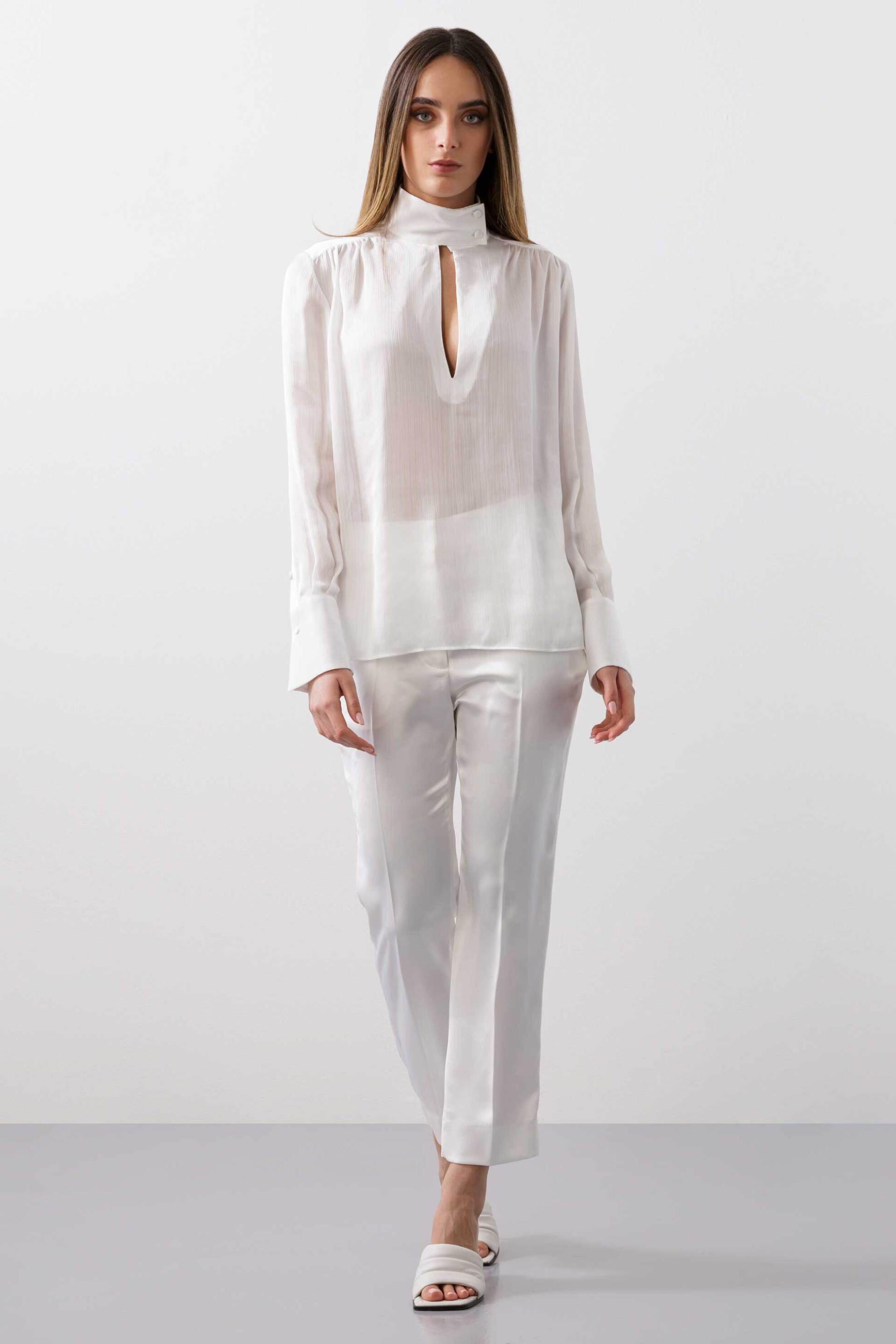 BCBGMAXAZRIA BCBGMAXAZRIA γυναικεία μπλούζα με ψηλή λαιμόκοψη και φαρδιά μανσέτα - 23SRT078VI05 Λευκό