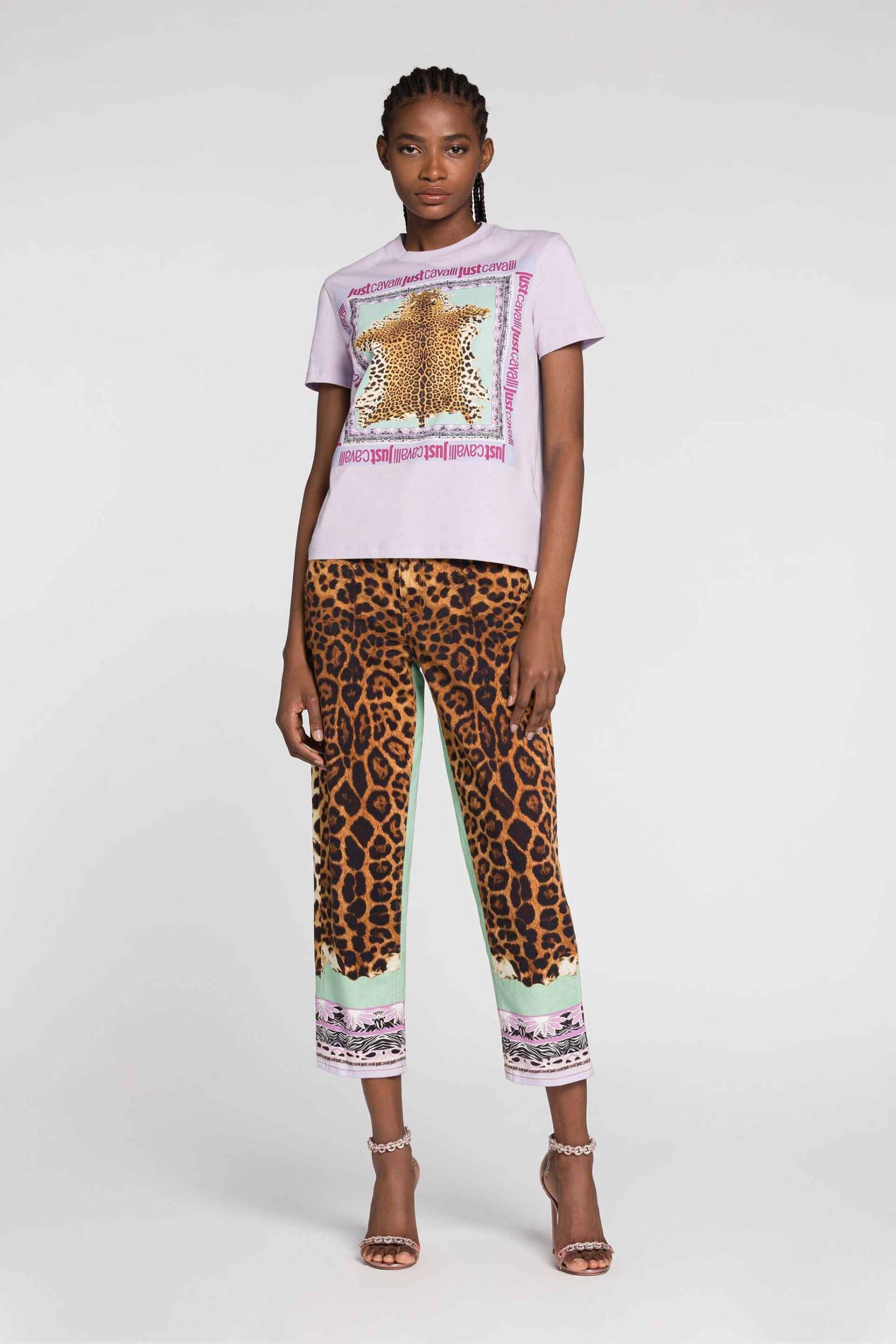 Just Cavalli γυναικείο βαμβακερό T-shirt με jaguar and logo print μπροστά - 74PBHF09CJ200 Λιλά