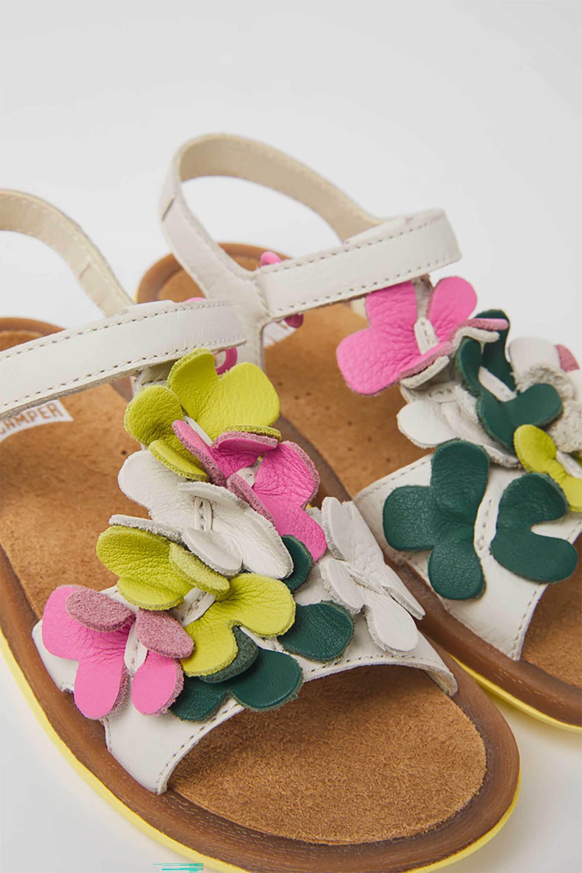 Camper παιδικά δερμάτινα πέδιλα με floral λεπτομέρεια "Bicho Twins" (28-34) - K800531-001-1 Λευκό φωτογραφία