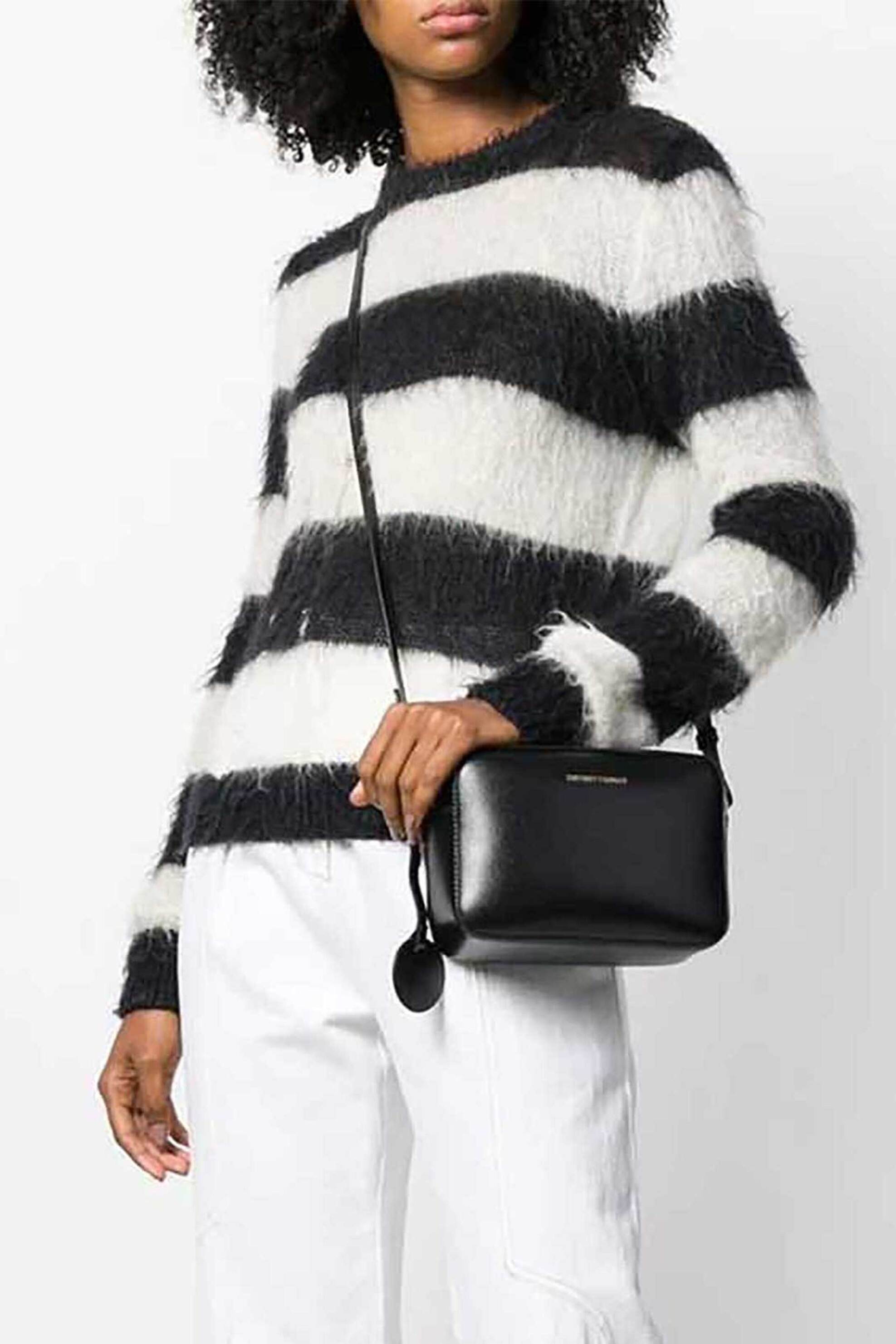 Emporio Armani γυναικεία τσάντα mini crossbody μονόχρωμη με contrast logo print μπροστά - Y3B092YH15A Μαύρο