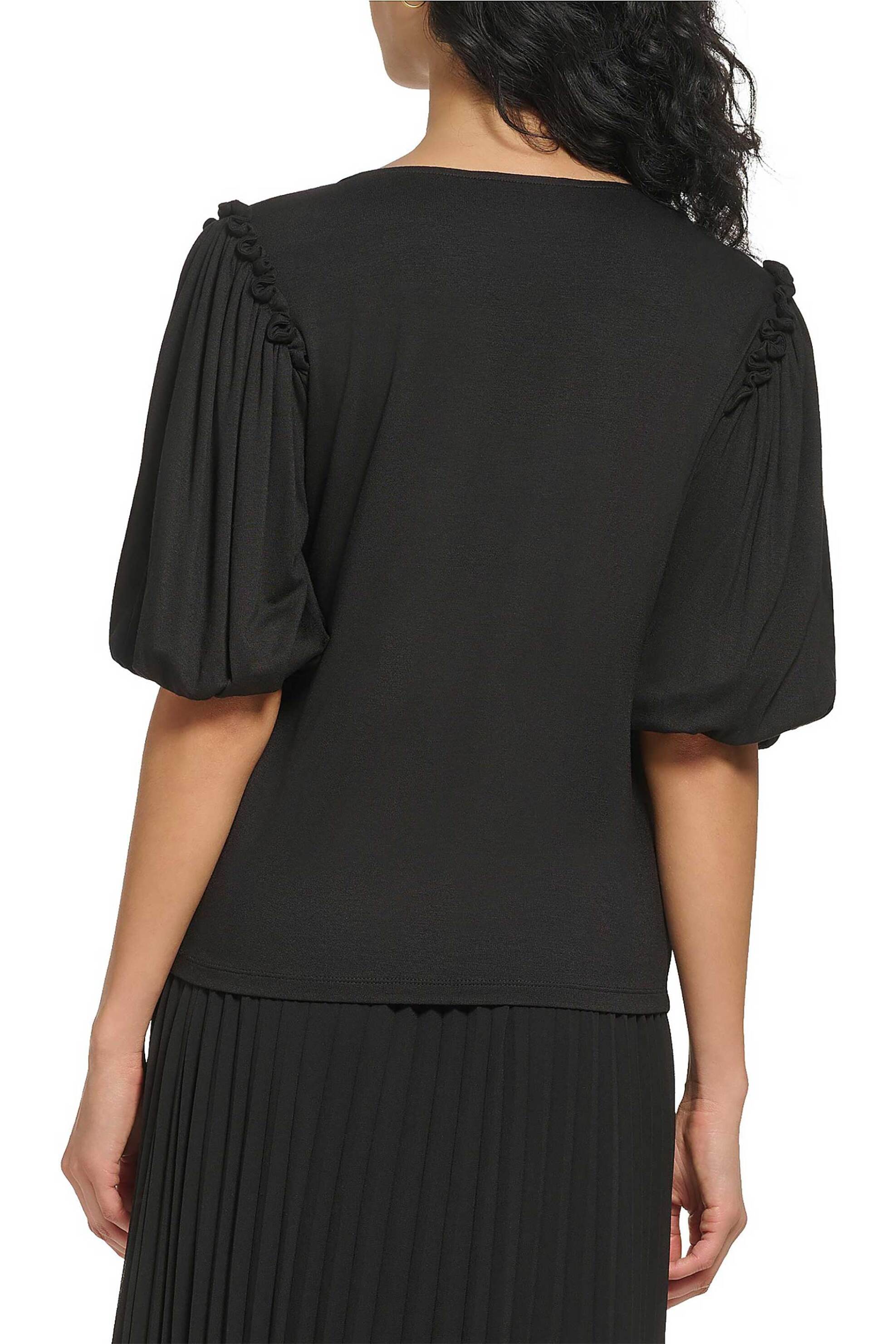 DKNY γυναικεία μπλούζα μονόχρωμη με puff μανίκια και διακοσμητικό κρίκο μπροστά - P3EH8SJY Μαύρο φωτογραφία