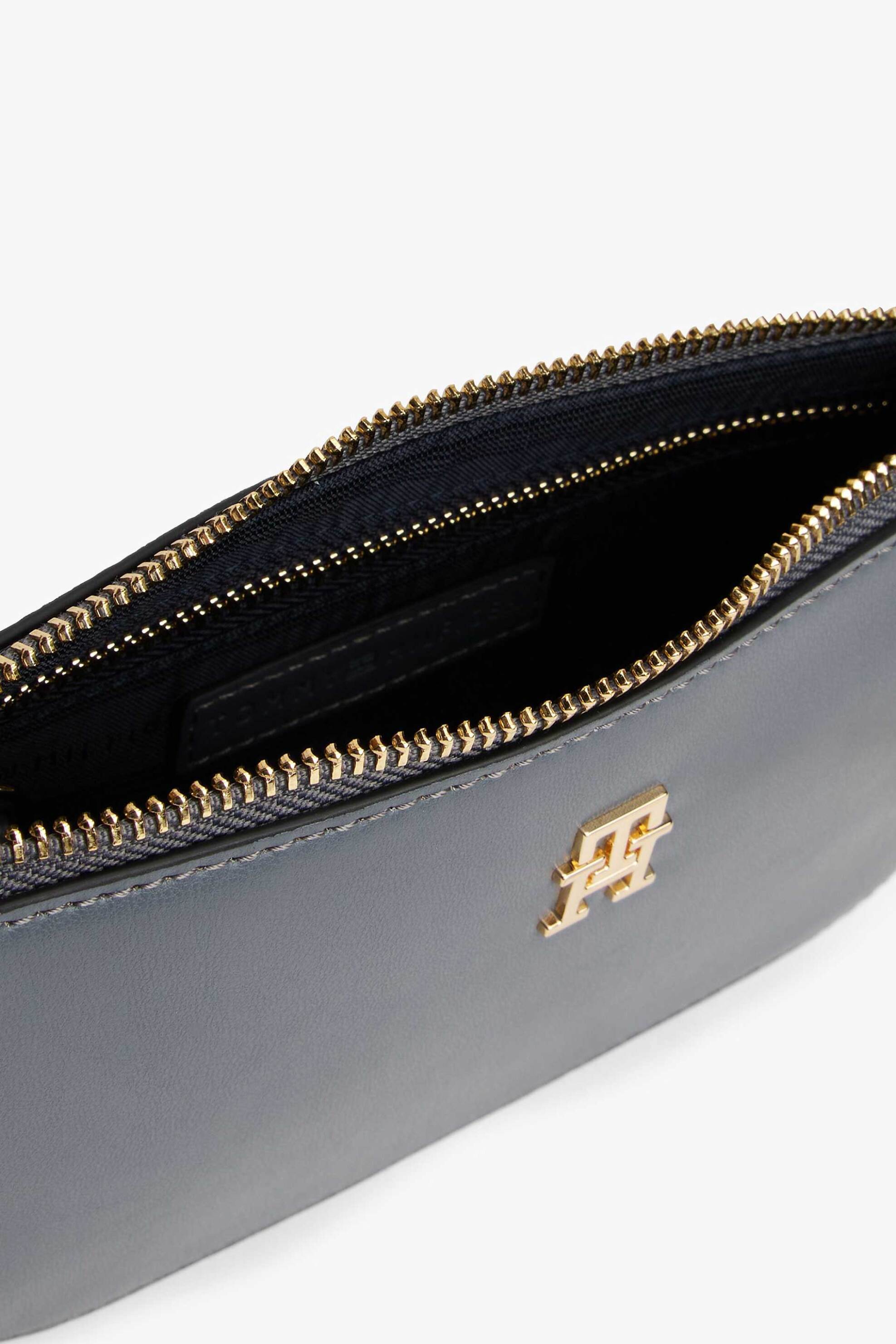 Tommy Hilfiger Γυναικείο Τσαντάκι Ώμου Crossbody με Αλυσίδα Και Μεταλλικό Μονόγραμμα Τη Glam - Aw0Aw18142 Γκρι