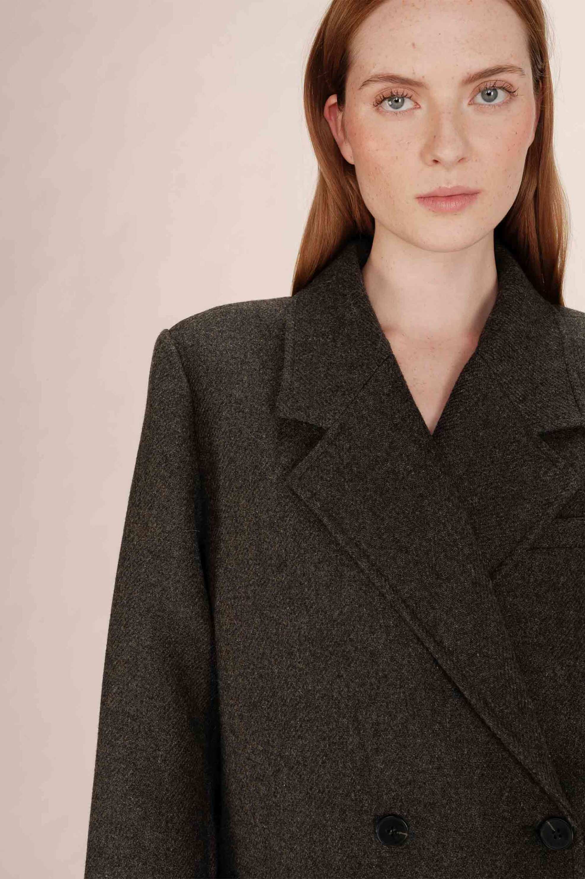 Grace & Mila γυναικείο κοντό παλτό σε στυλ σακάκι "Thomas" - THOMAS/FW25 Ανθρακί φωτογραφία