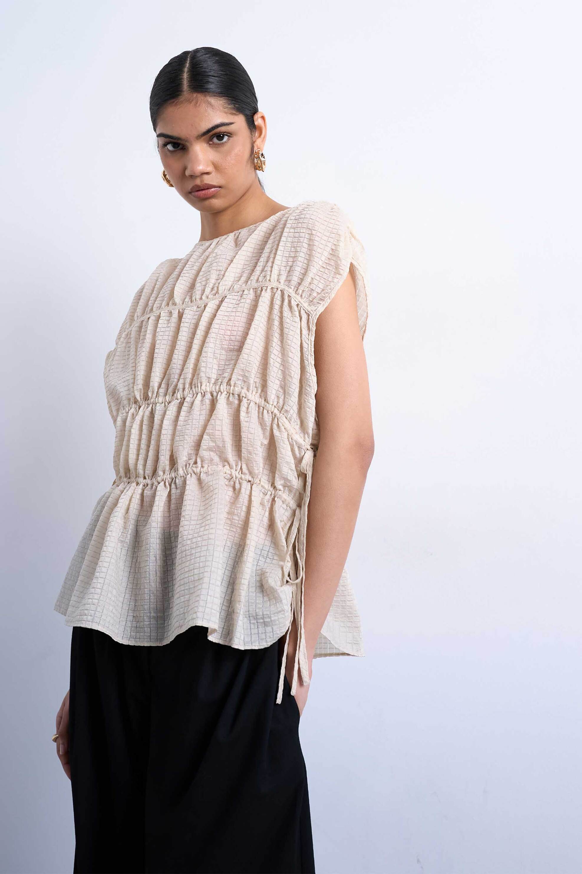 TOPSHOP Topshop γυναικεία μπλούζα μονόχρωμη με διακοσμητικές σούρες 