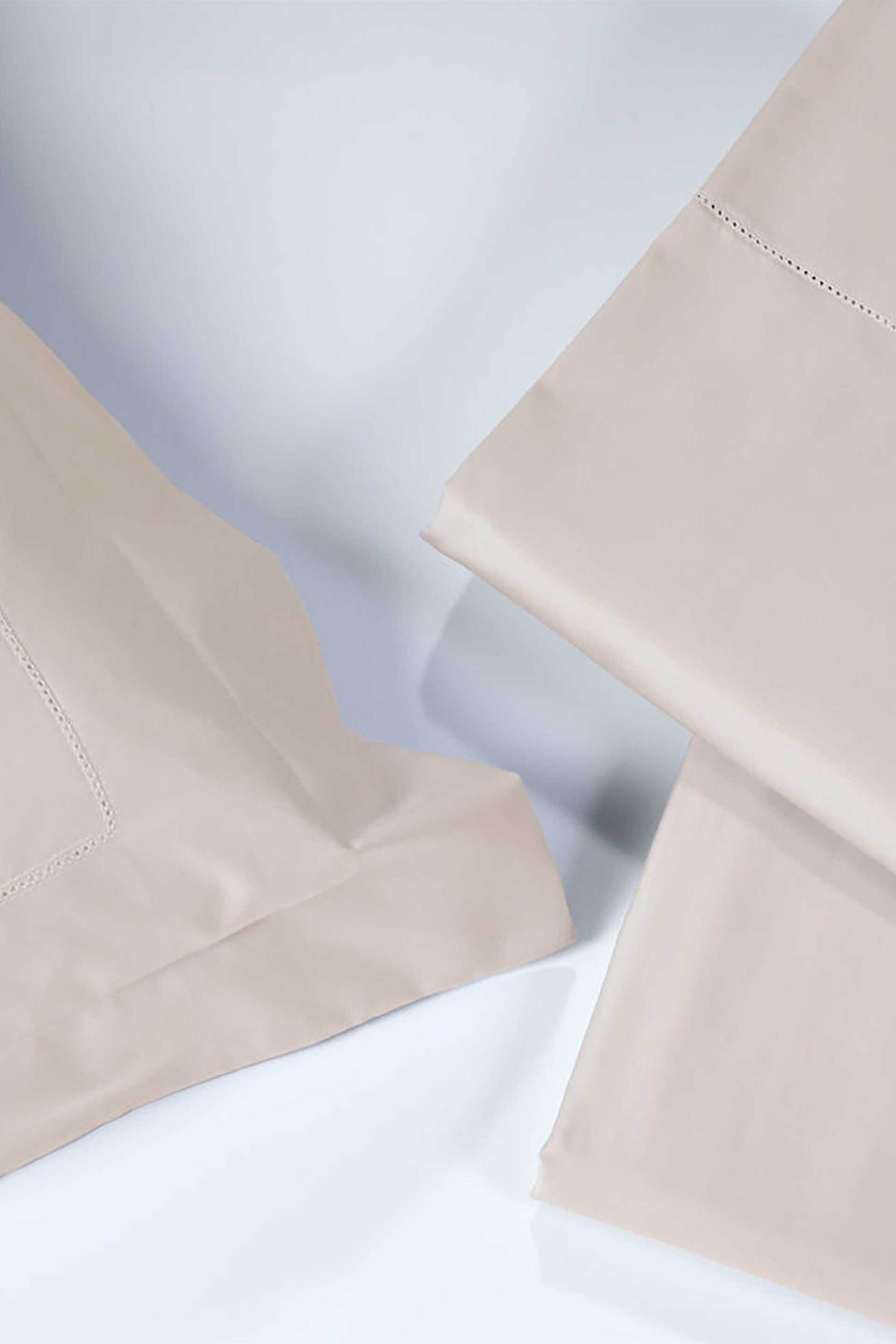 DOWN TOWN Home σετ σεντόνια queen size με διακοσμητικές ραφές "Azour Oxford" 2 x 245 x 270 cm - 2 x 52 x 75 cm - 10-0609