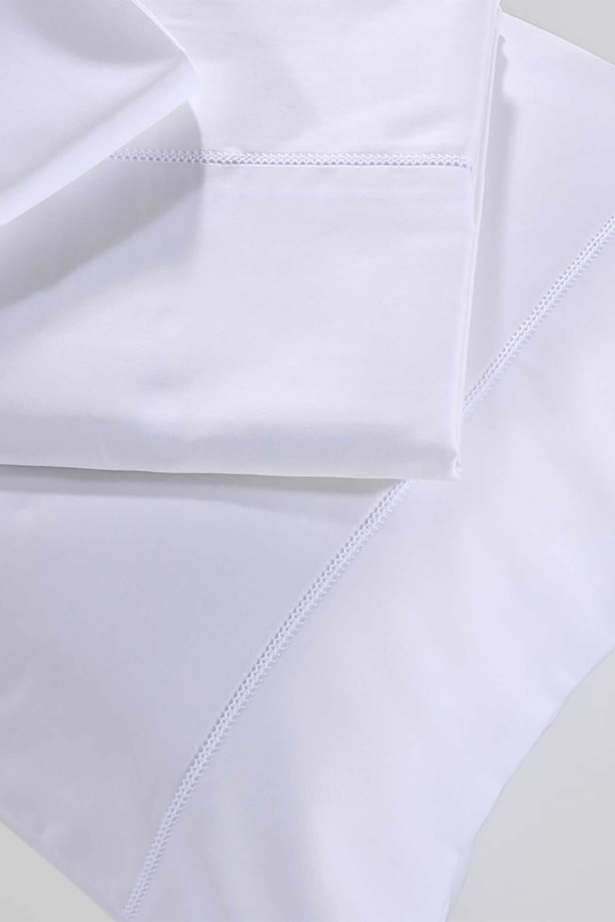 DOWN TOWN HOME DOWN TOWN Home σετ σεντόνια ημίδιπλα και μαξιλαροθήκες με ανάγλυφη ραφή "250/01" 2 x 200 x 300 cm - 2 x 50 x 75 cm - 17-0085