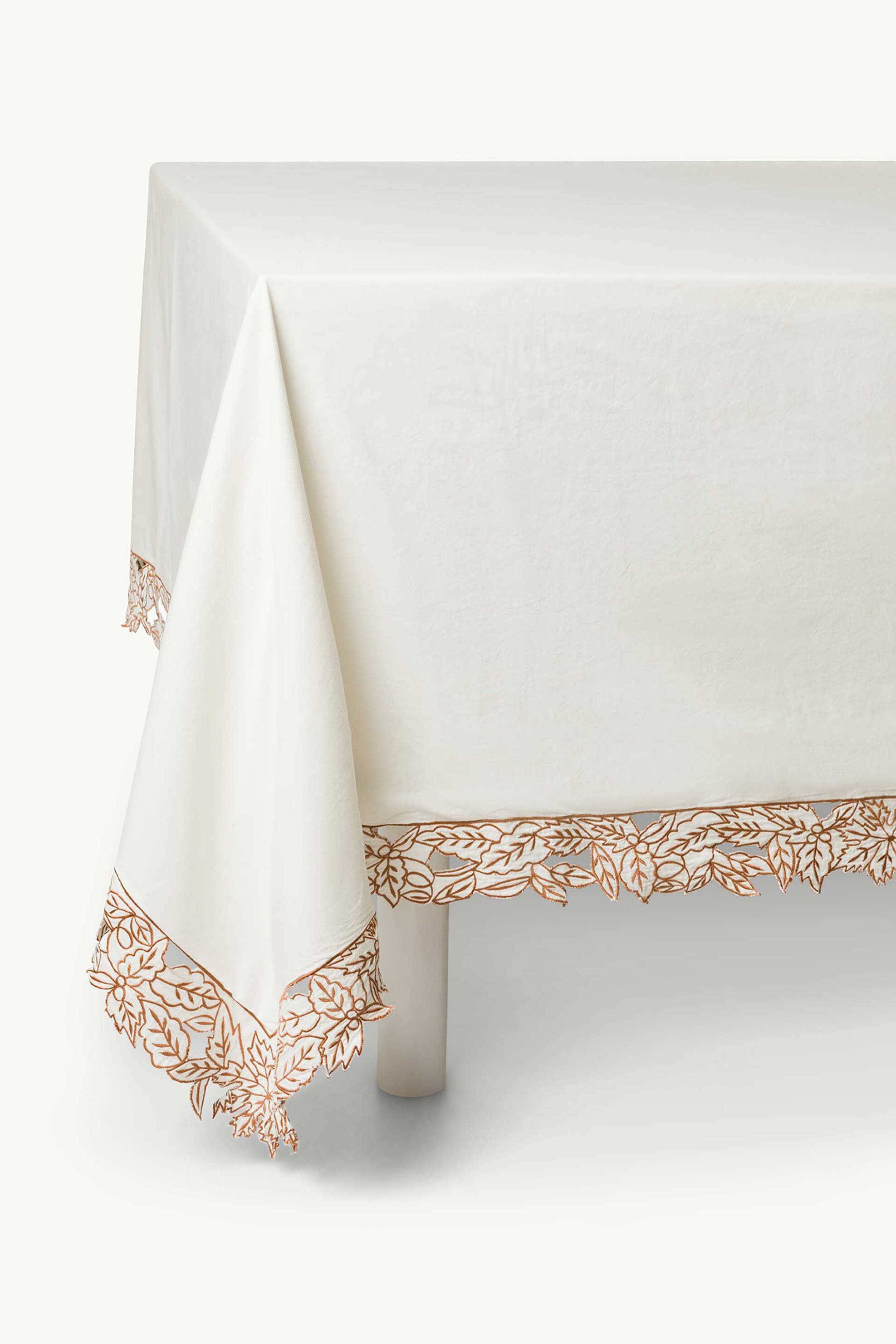 Coincasa τραπεζομάντηλο με κέντημα φύλλων 250 x 150 cm - 007494238 Λευκό