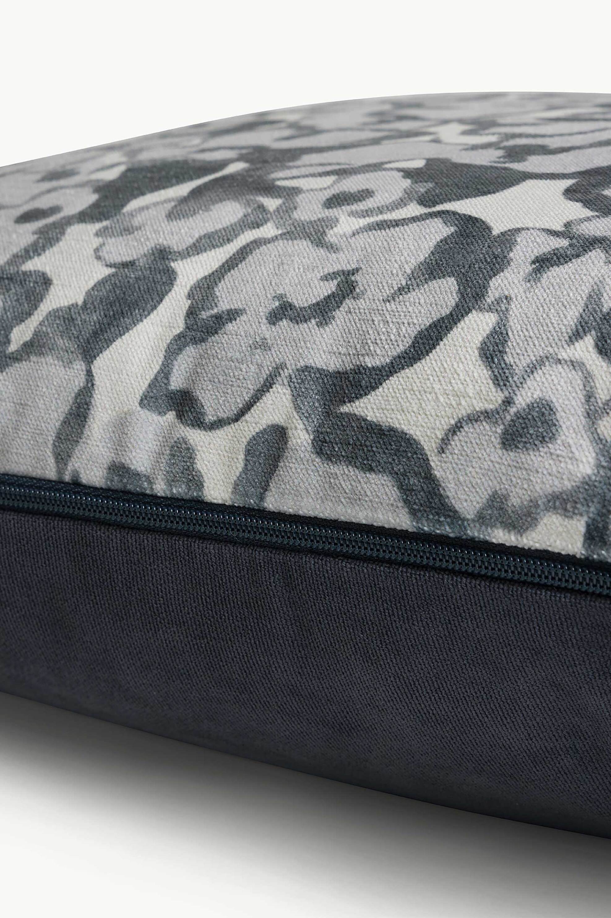 Coincasa διακοσμητικό μαξιλάρι με floral print 45 x 45 cm - 007467471 Κυπαρισσί φωτογραφία