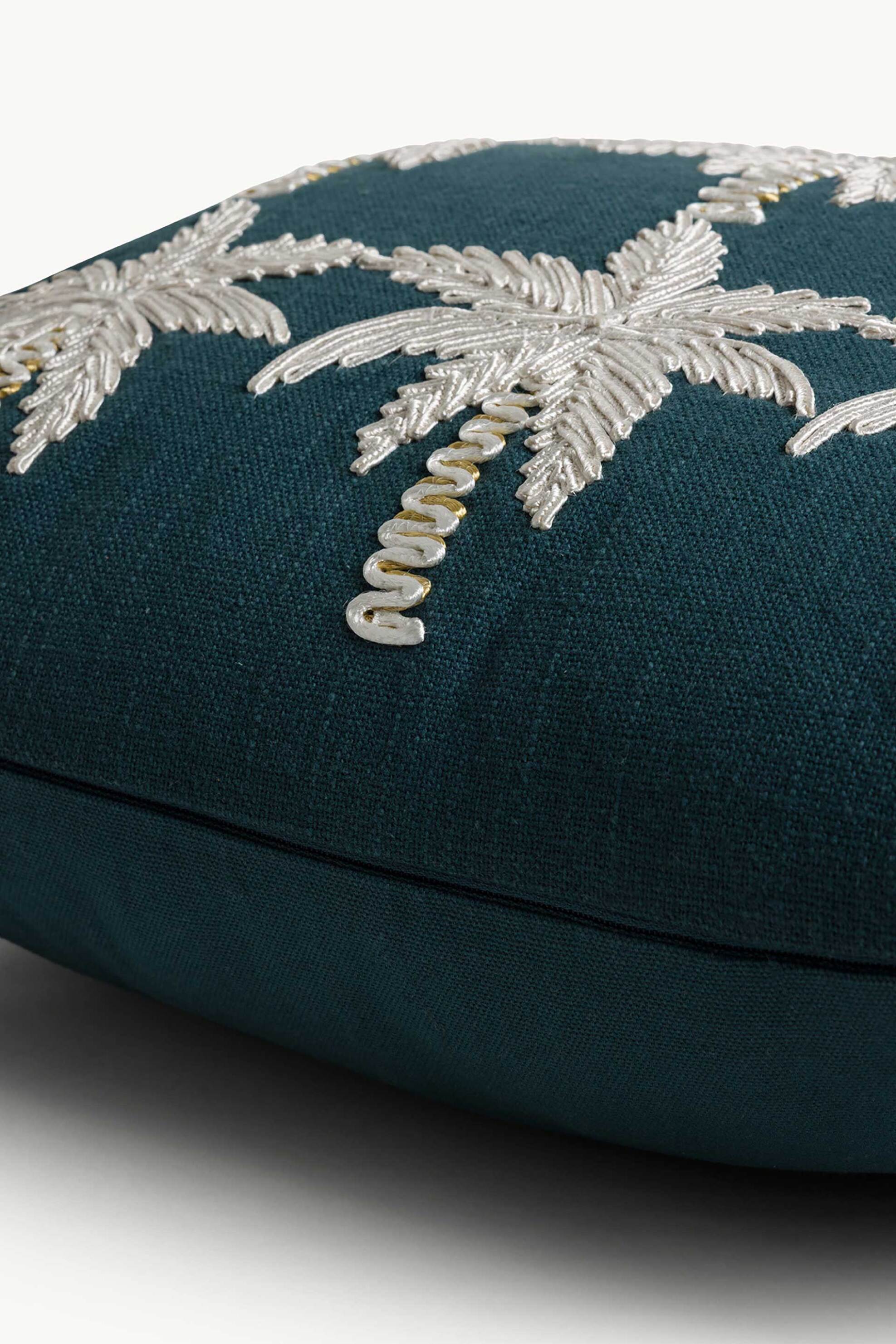 Coincasa διακοσμητικό μαξιλάρι με κεντημένους φοίνικες 45 x 45 cm - 007475380 Πετρόλ φωτογραφία