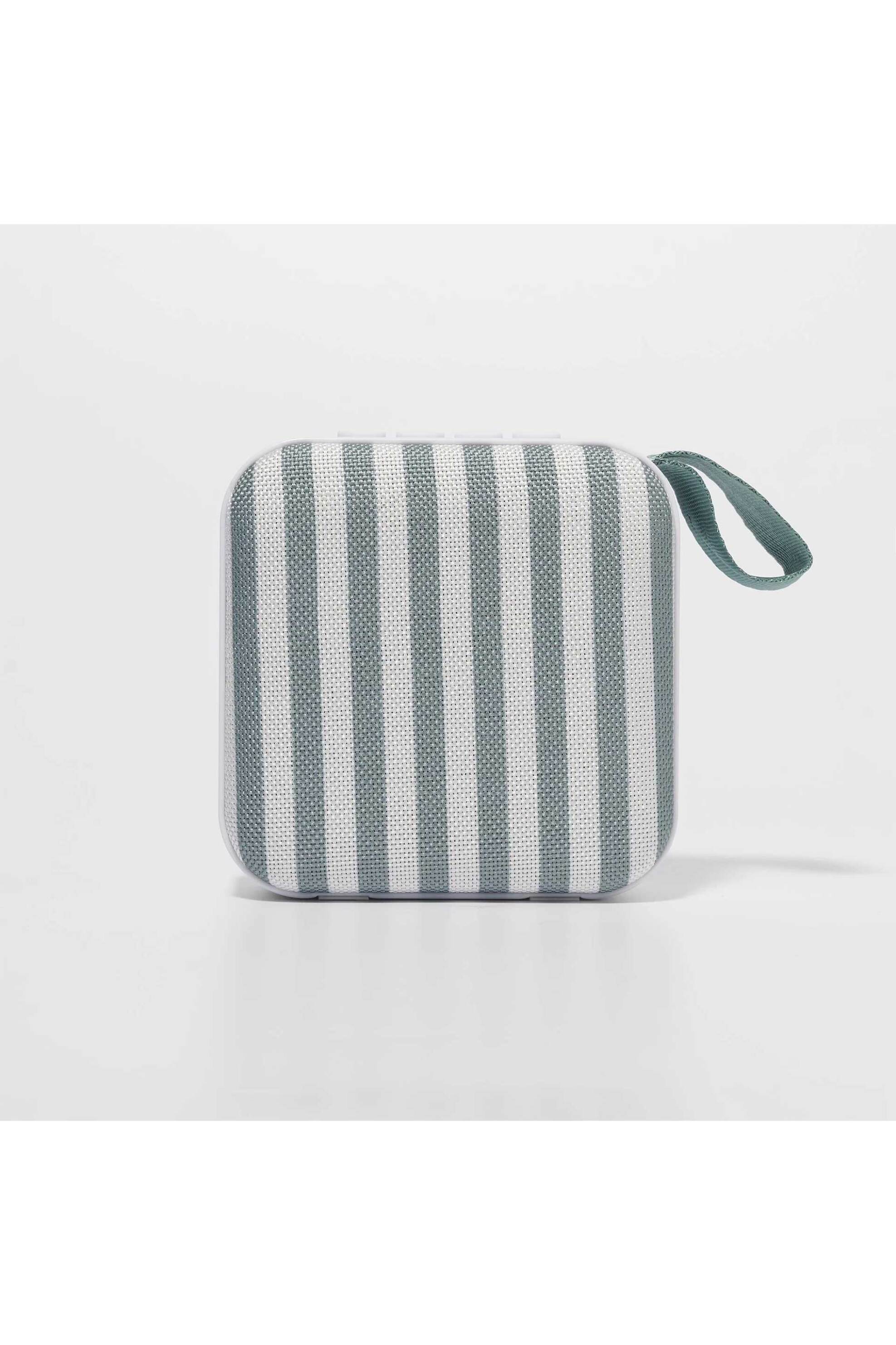 Sunnylife φορητό ηχείο ταξιδιού "The Vacay Olive Stripe" - 24180243 Λαδί φωτογραφία