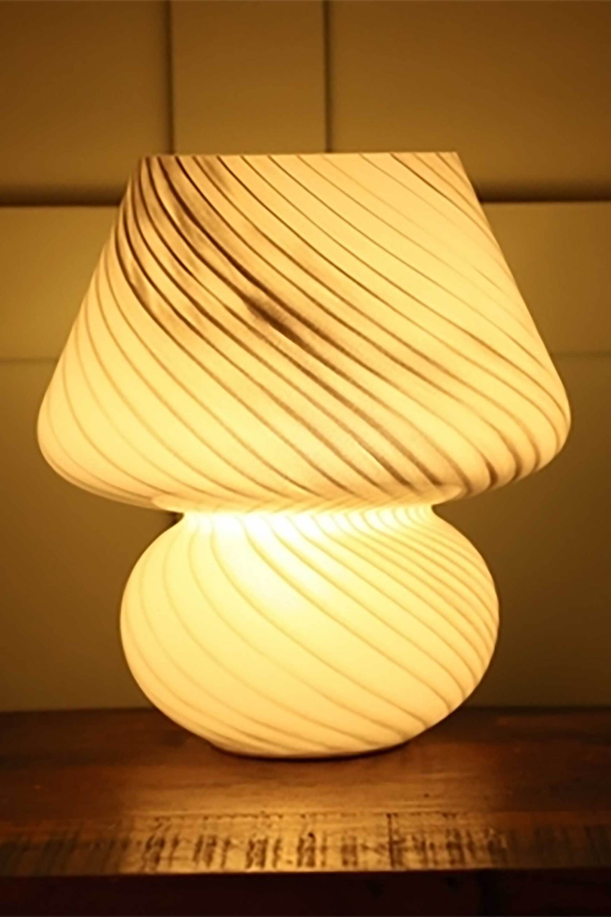 C'est Bon γυάλινο επιτραπέζιο φωτιστικό 24 x 23 cm "Joyful" - 946-879-382-012 Γκρι Ανοιχτό φωτογραφία