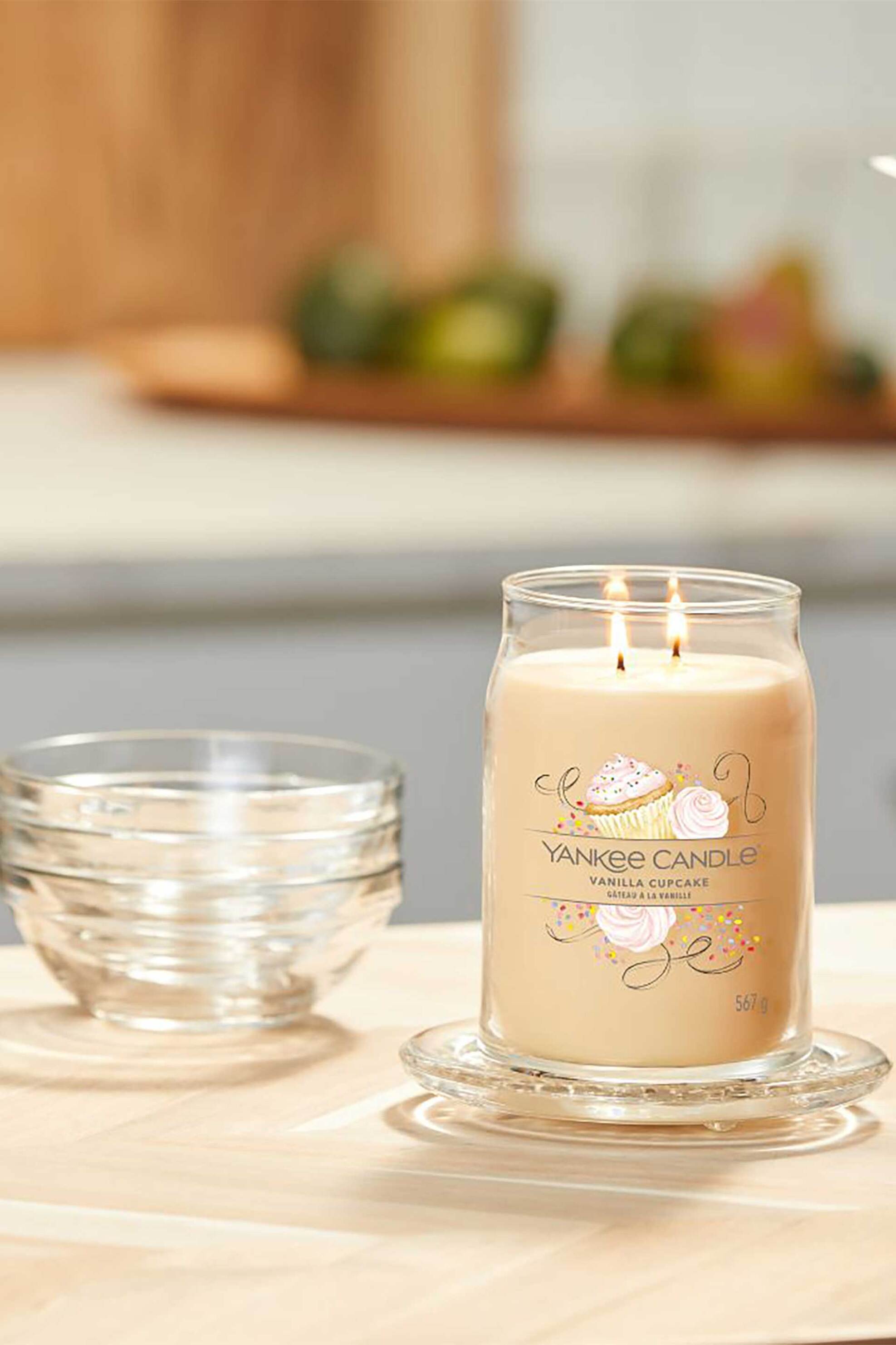 Yankee Candle αρωματικό κερί σε γυάλινο δοχείο large "Signature Vanilla cupcake" - 1629969E φωτογραφία