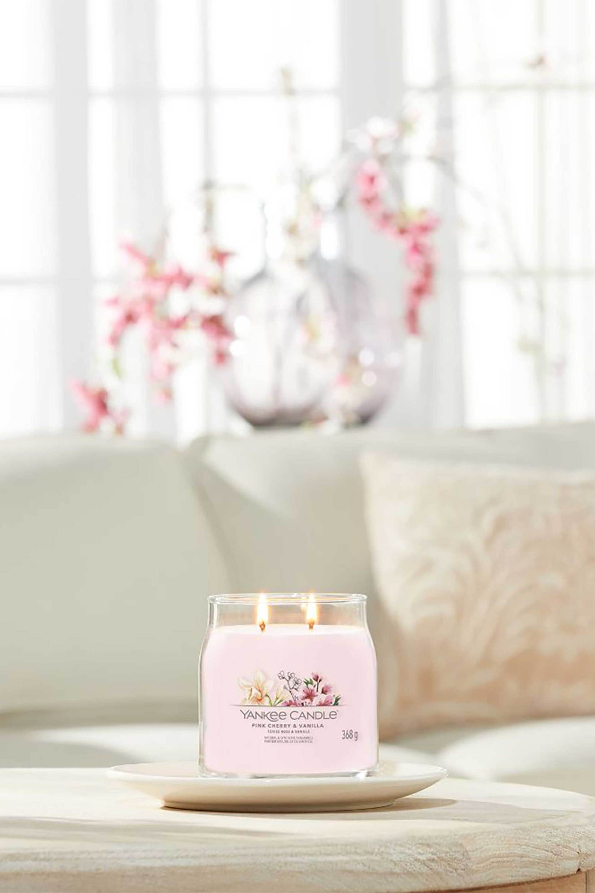 Yankee Candle αρωματικό κερί σε γυάλινο δοχείο medium "Signature Pink cherry & vanilla" - 1630020E φωτογραφία