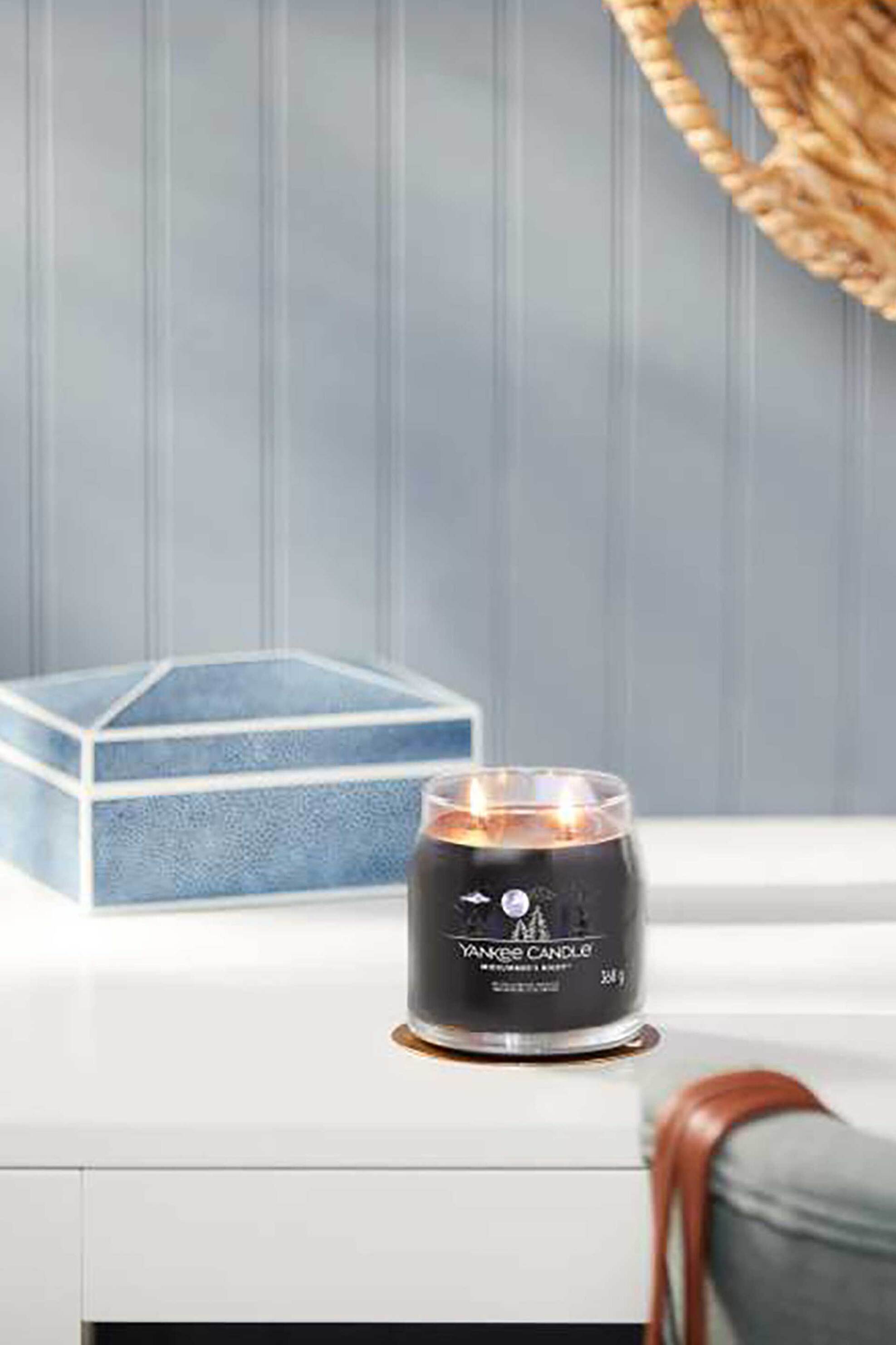 Yankee Candle αρωματικό κερί σε γυάλινο δοχείο medium "Signature Midsummer's night" - 1630002E φωτογραφία