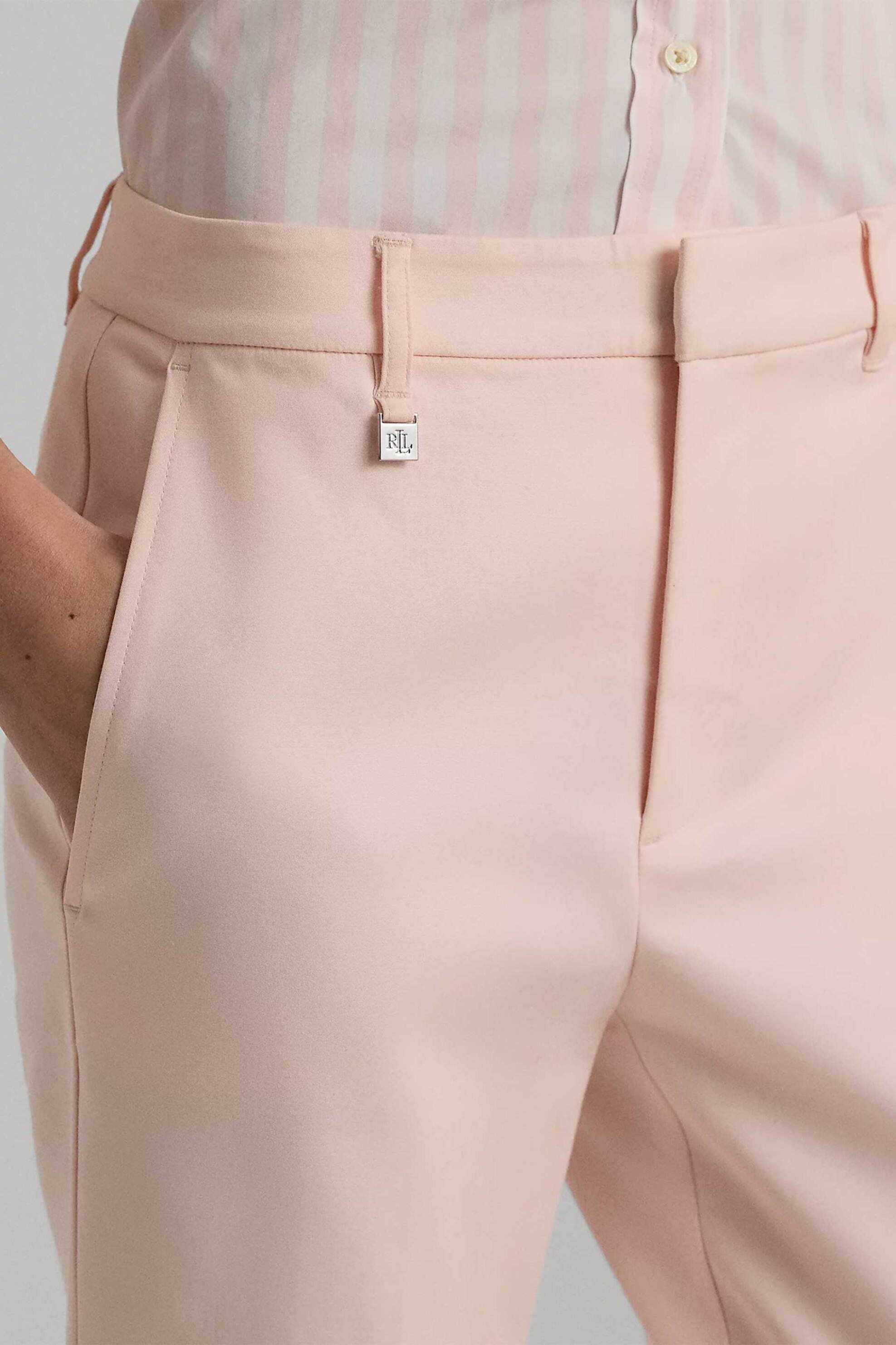 Lauren Ralph Lauren γυναικείο chino παντελόνι μονόχρωμο με τσέπες και μεταλλική λεπτομέρεια - 200811955033 Ροζ Ανοιχτό φωτογραφία