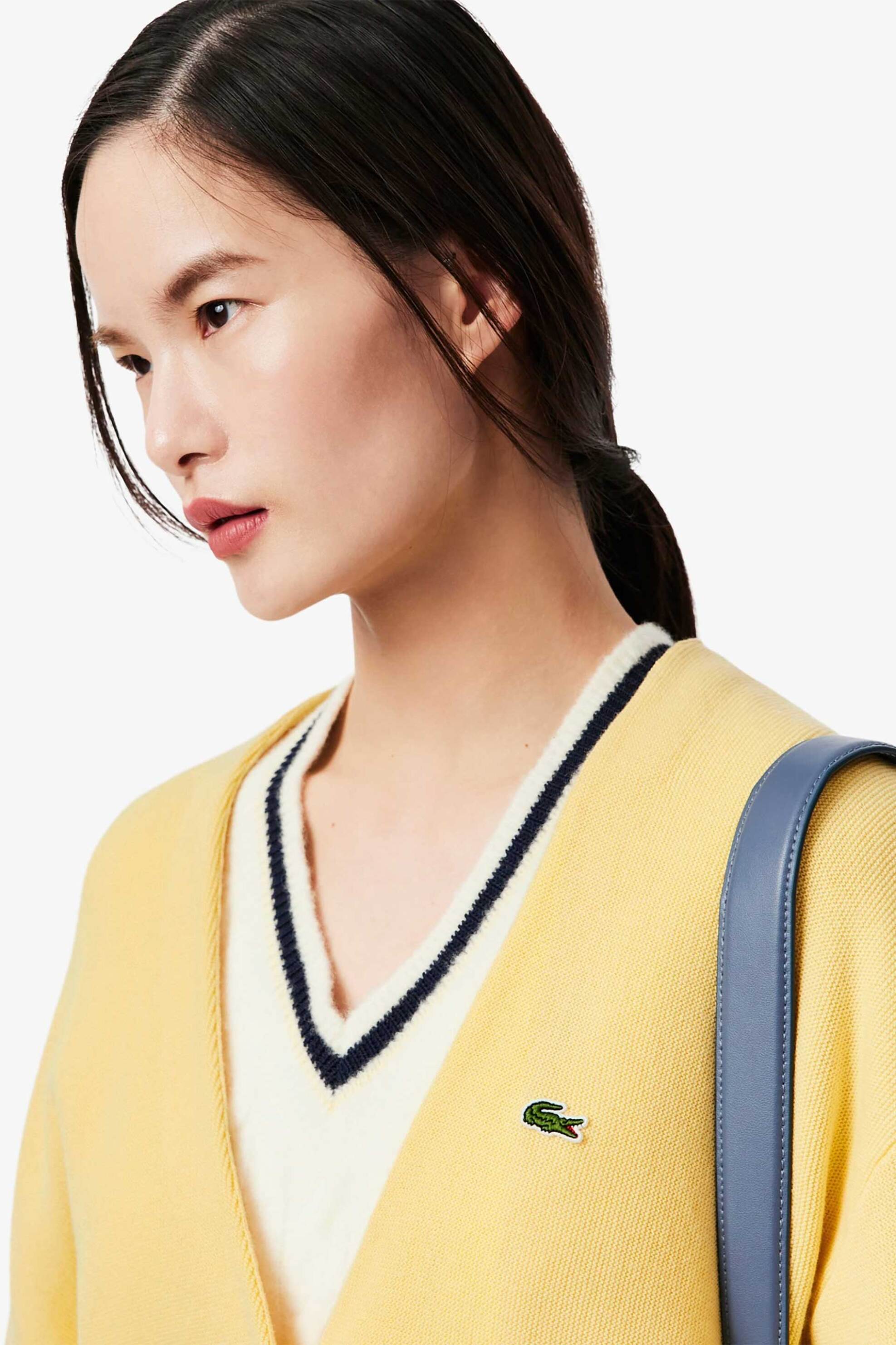 Lacoste γυναικεία πλεκτή ζακέτα με V και κεντημένο λογότυπο Regular Fit - AF4143-00 Κίτρινο Ώχρα φωτογραφία