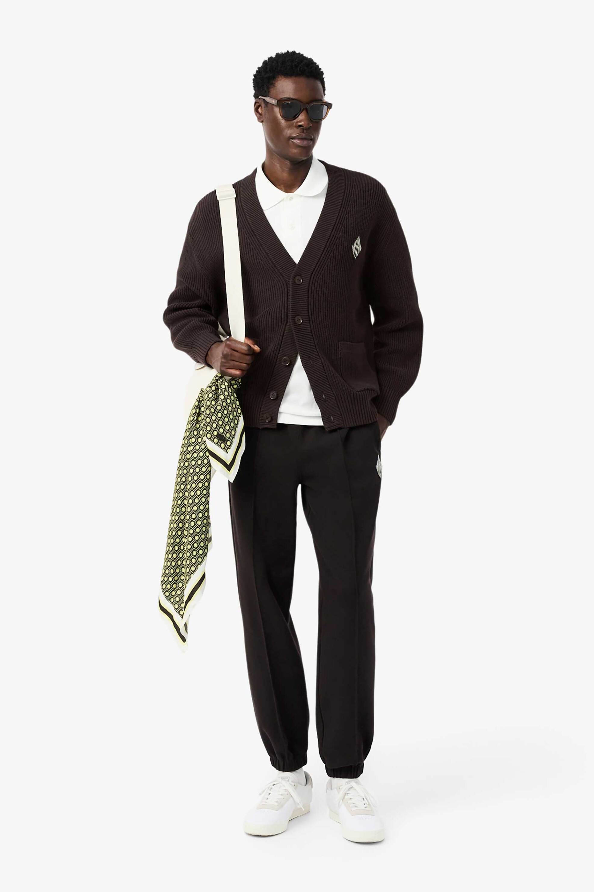 Lacoste ανδρική πλεκτή ζακέτα ribbed με V και κεντημένο λογότυπο Relaxed Fit - AH0611-00 Καφέ Σκούρο φωτογραφία