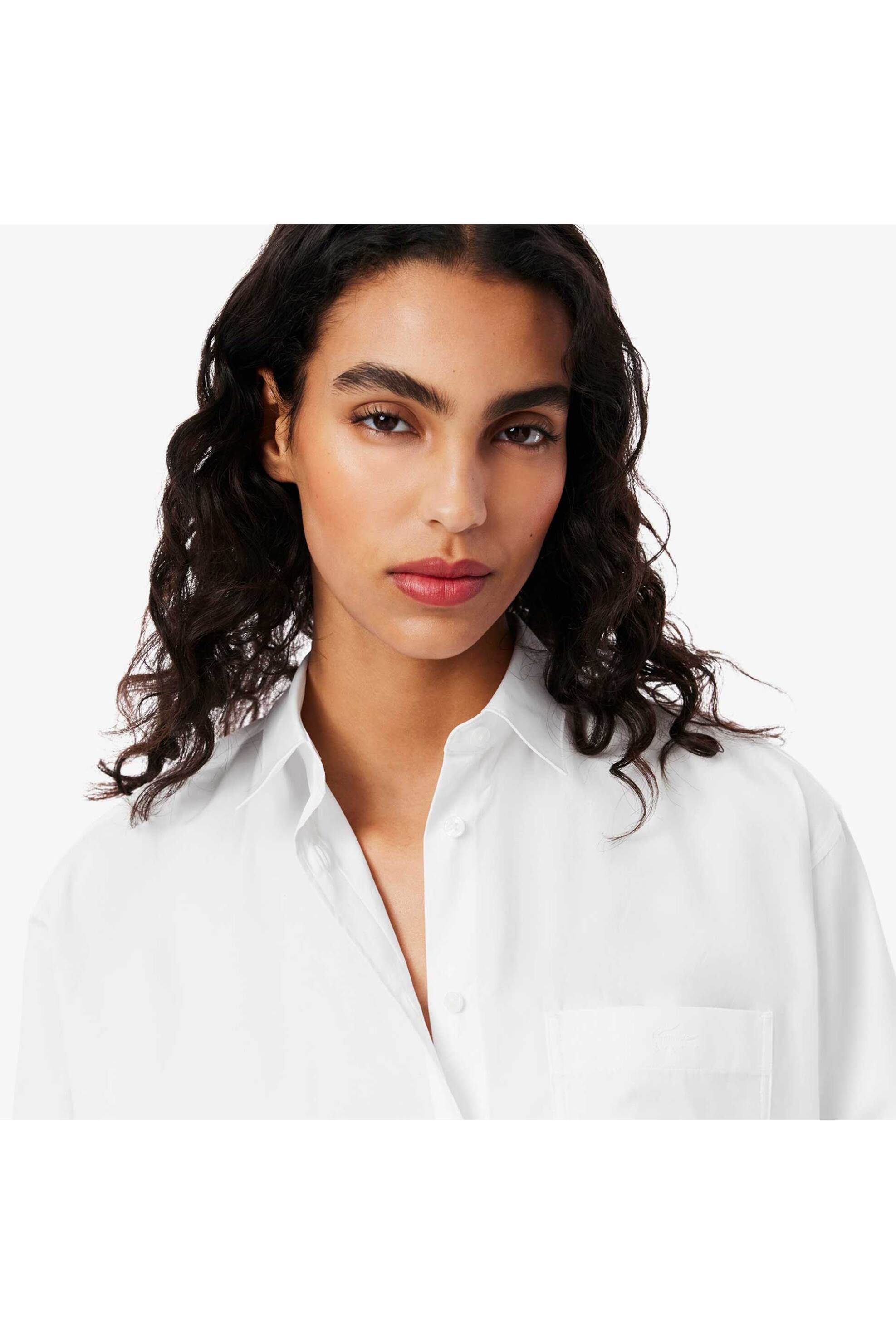 Lacoste γυναικείο πουκάμισο poplin με τσέπη και λογότυπο Oversized Fit - CF0215-00 Λευκό φωτογραφία