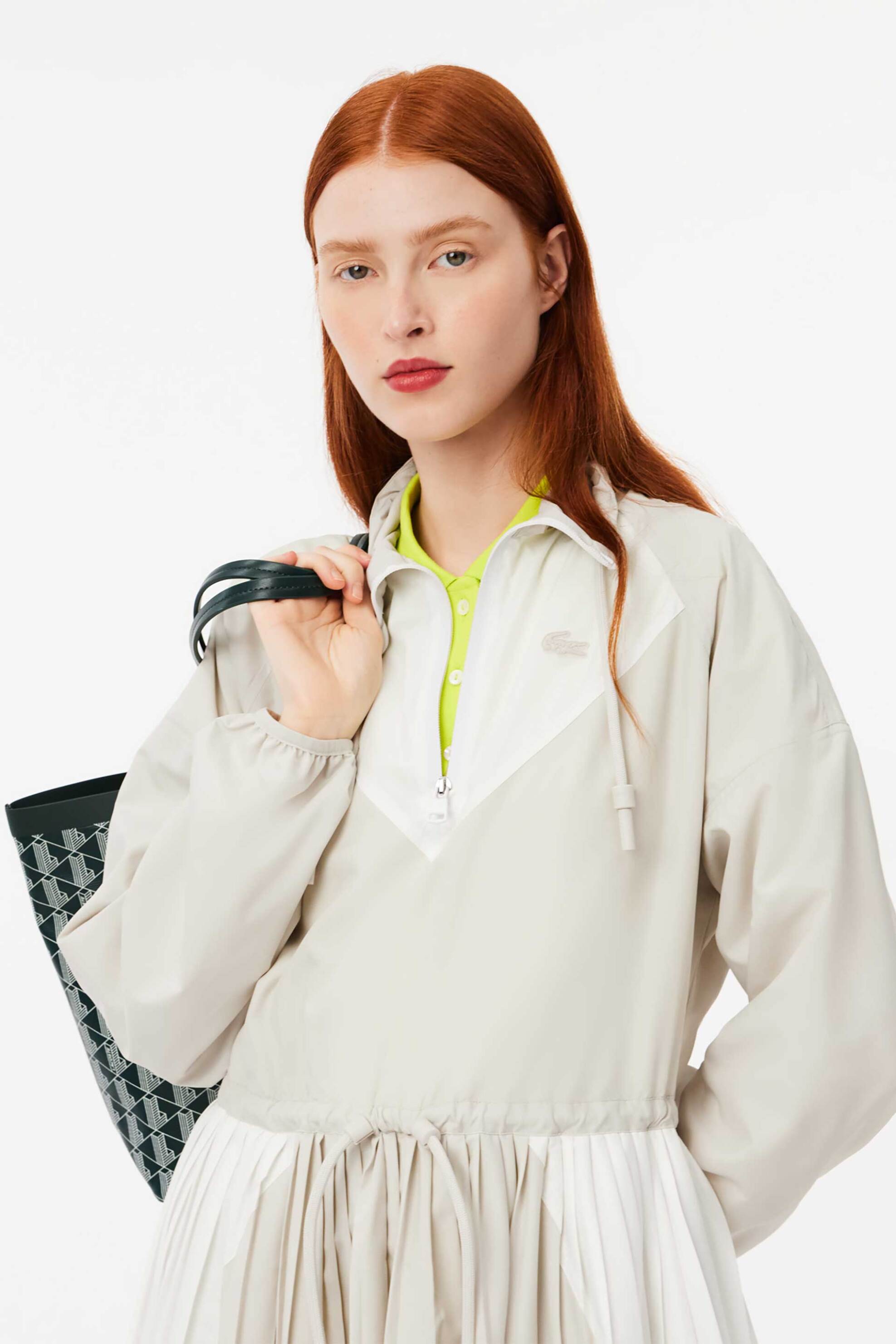 Lacoste γυναικείο mini φόρεμα με πλισέ κάτω μέρος και λογότυπο Relaxed Fit - EF3250-00 Μπεζ φωτογραφία