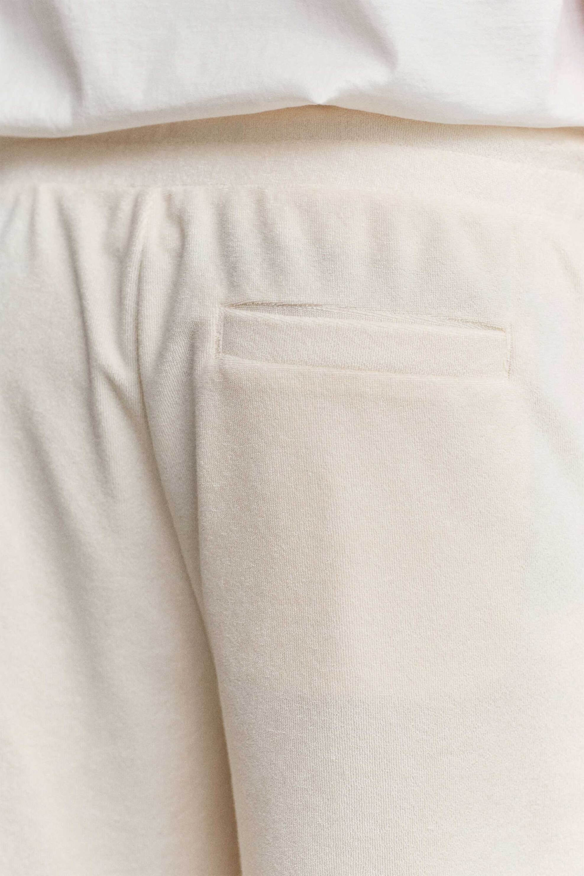 Gant Ανδρική Βερμούδα Terry Cloth με Ελαστική Μέση Και Contrast Ρίγα Στα Πλαϊνά Regular Fit - 2069082 Εκρού