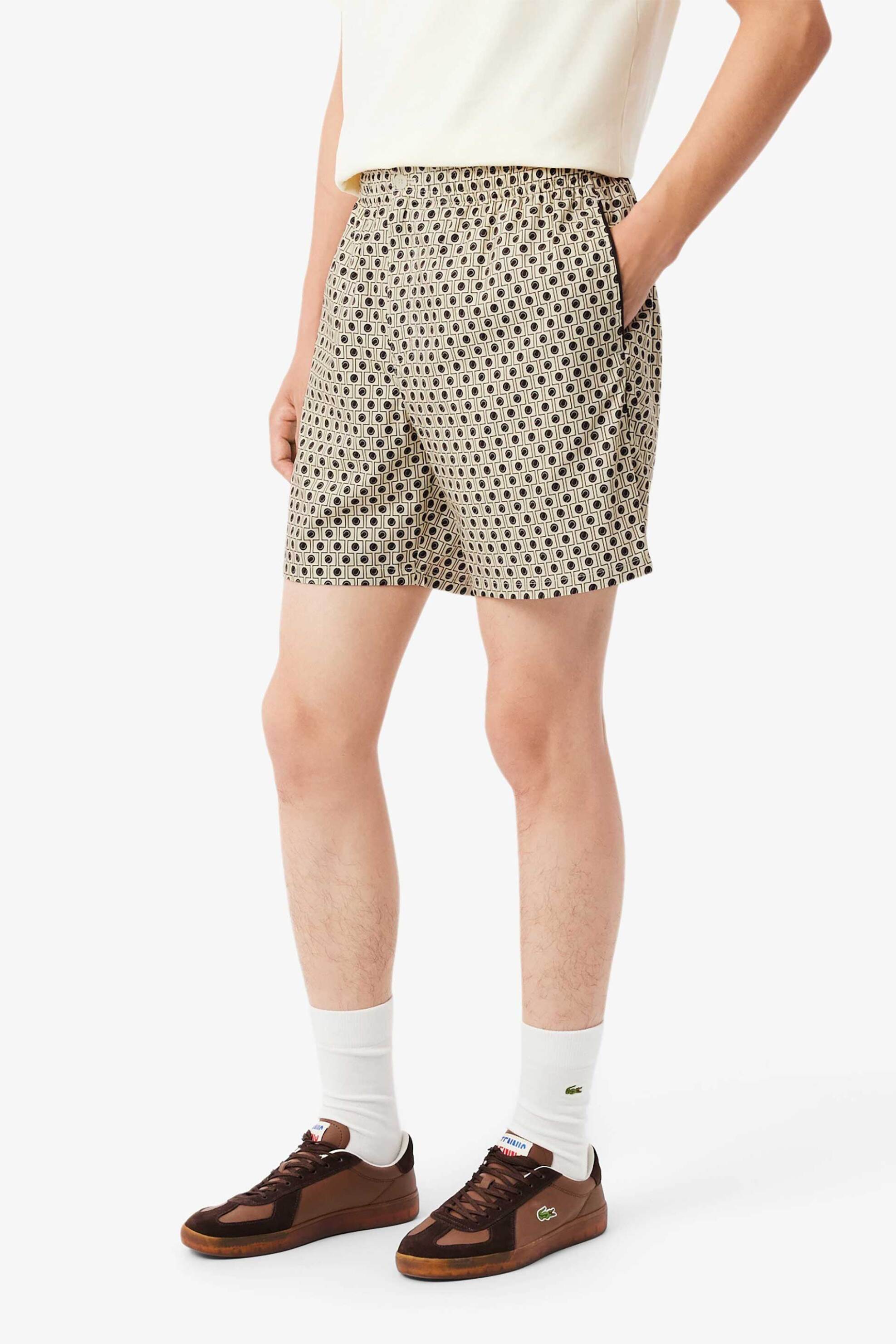 Lacoste ανδρική βερμούδα με all-over print και ελαστική μέση Relaxed Fit - GH0748-00 Μπεζ φωτογραφία