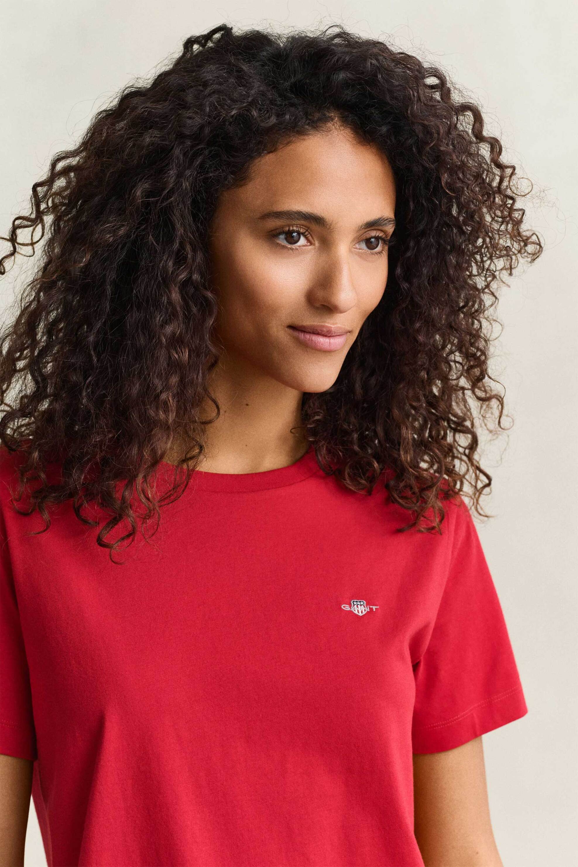 Gant γυναικείο T-shirt μονόχρωμο με κεντημένο λογότυπο Regular Fit - 4200200 Κόκκινο
