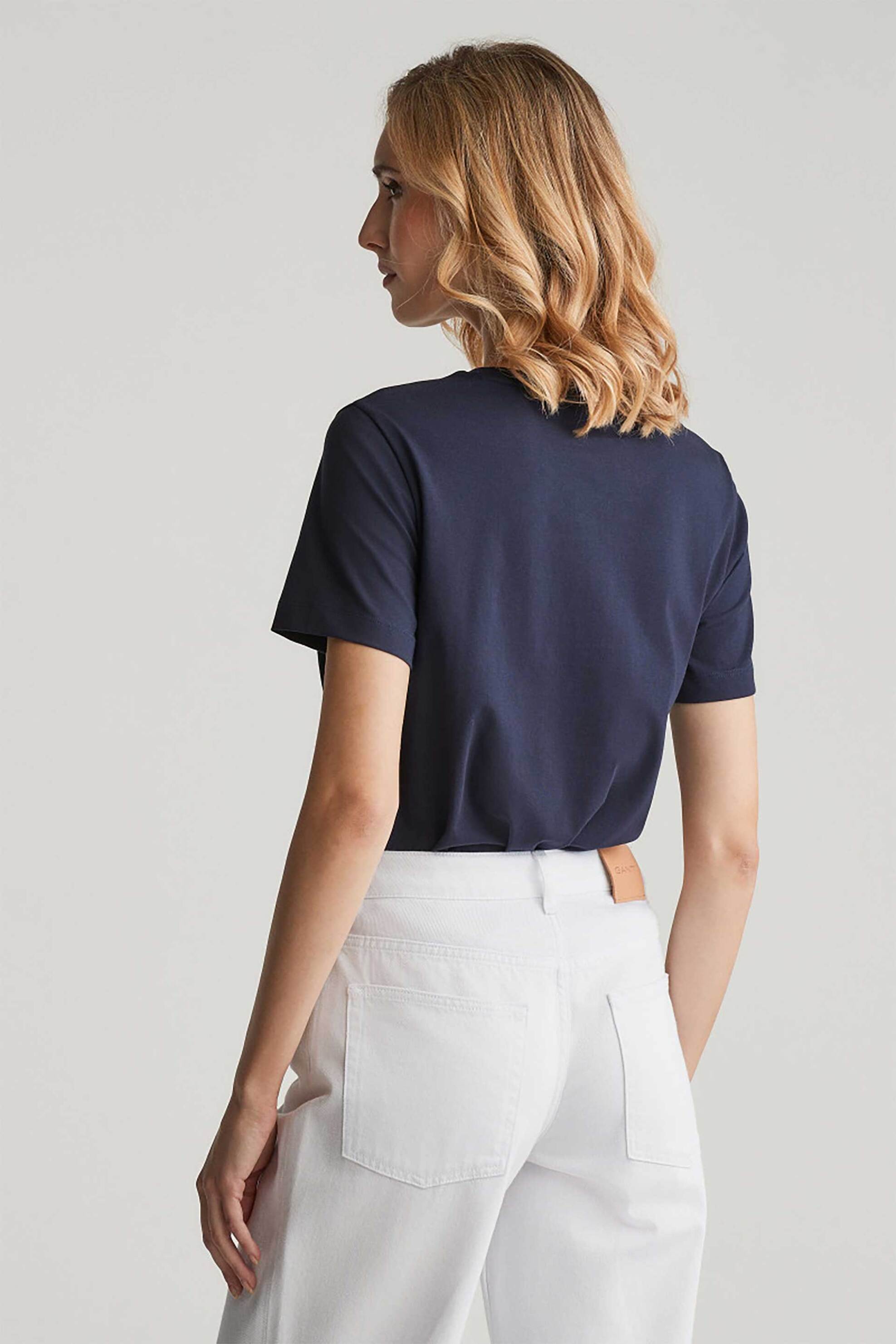 GANT Gant γυναικείο T-shirt με ton-sur-ton κεντημένο λογότυπο Regular Fit - 4200502 Μπλε Σκούρο - 3