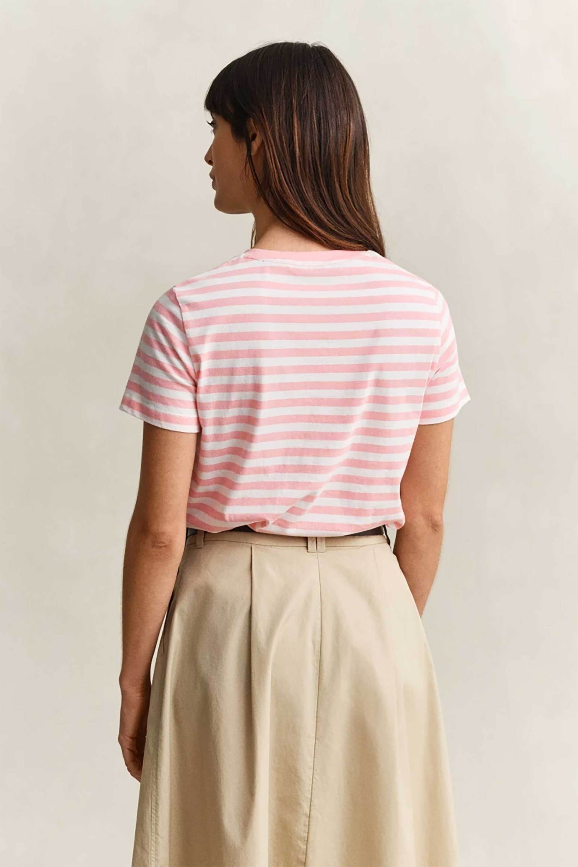 GANT Gant γυναικείο T-shirt με ριγέ σχέδιο και κεντημένο λογότυπο Regular Fit - 4200564 Ροζ - 4