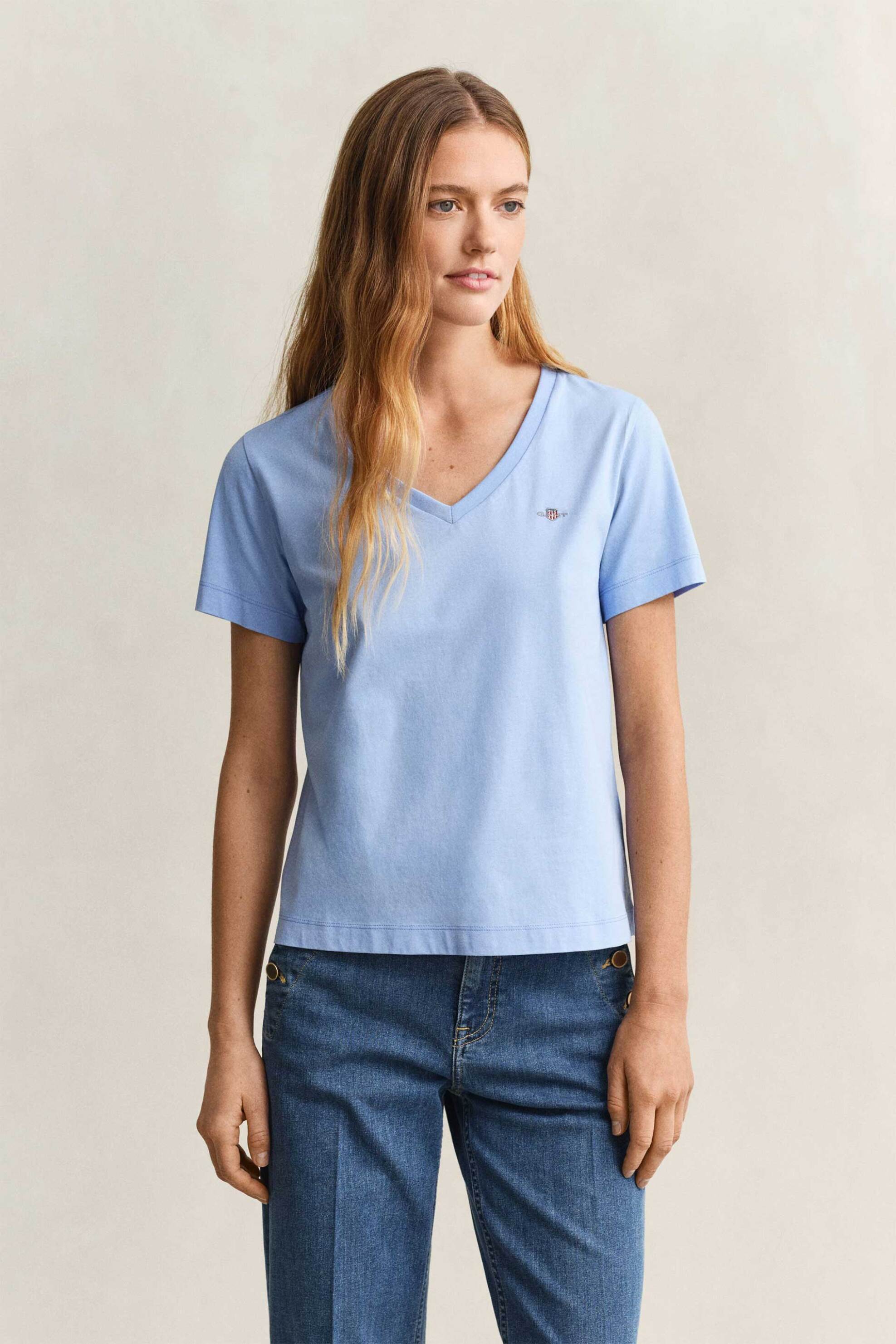 GANT Gant γυναικείο T-shirt με V και κεντημένο λογότυπο Regular Fit - 4200750 Γαλάζιο