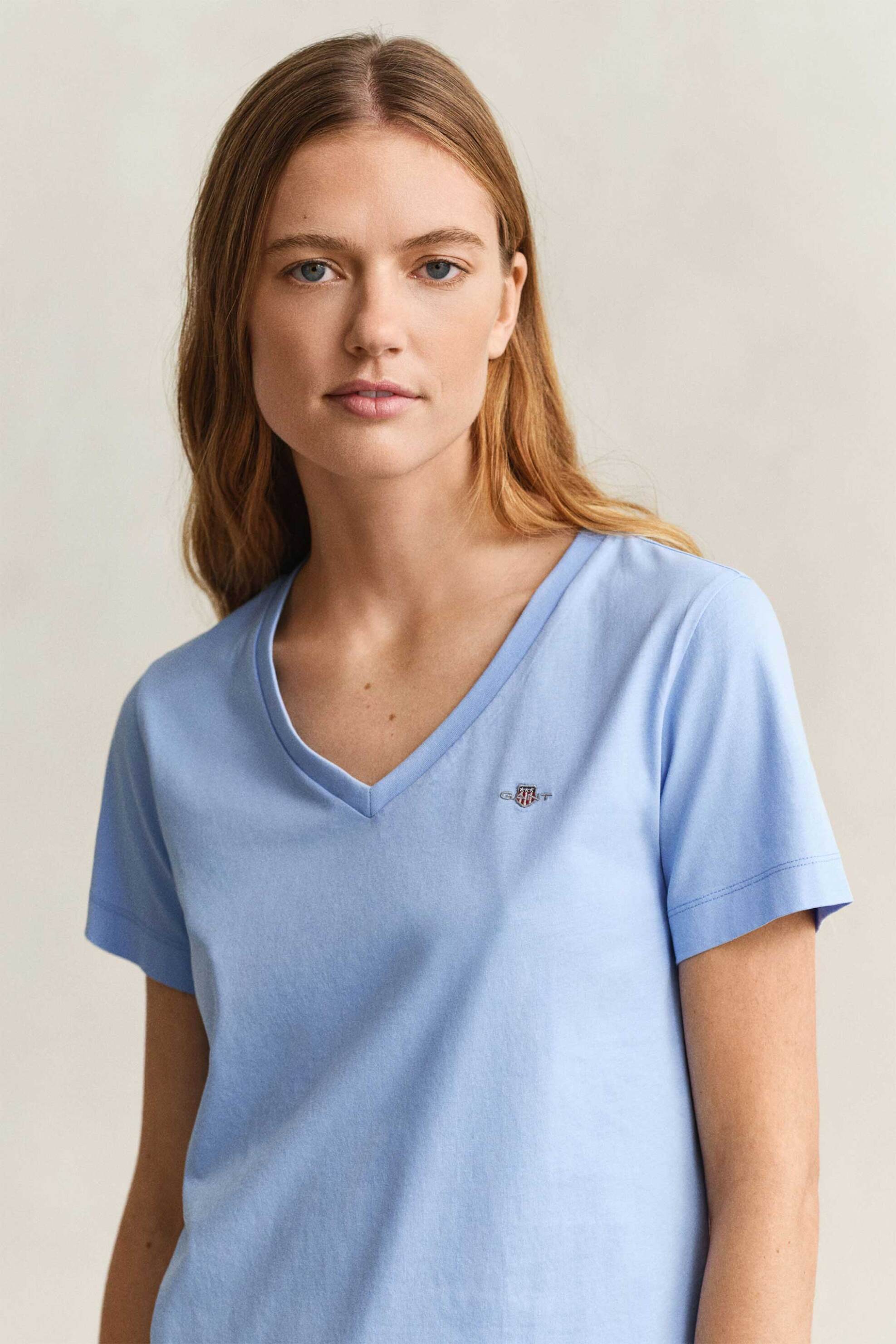Gant γυναικείο T-shirt με V και κεντημένο λογότυπο Regular Fit - 4200750 Γαλάζιο