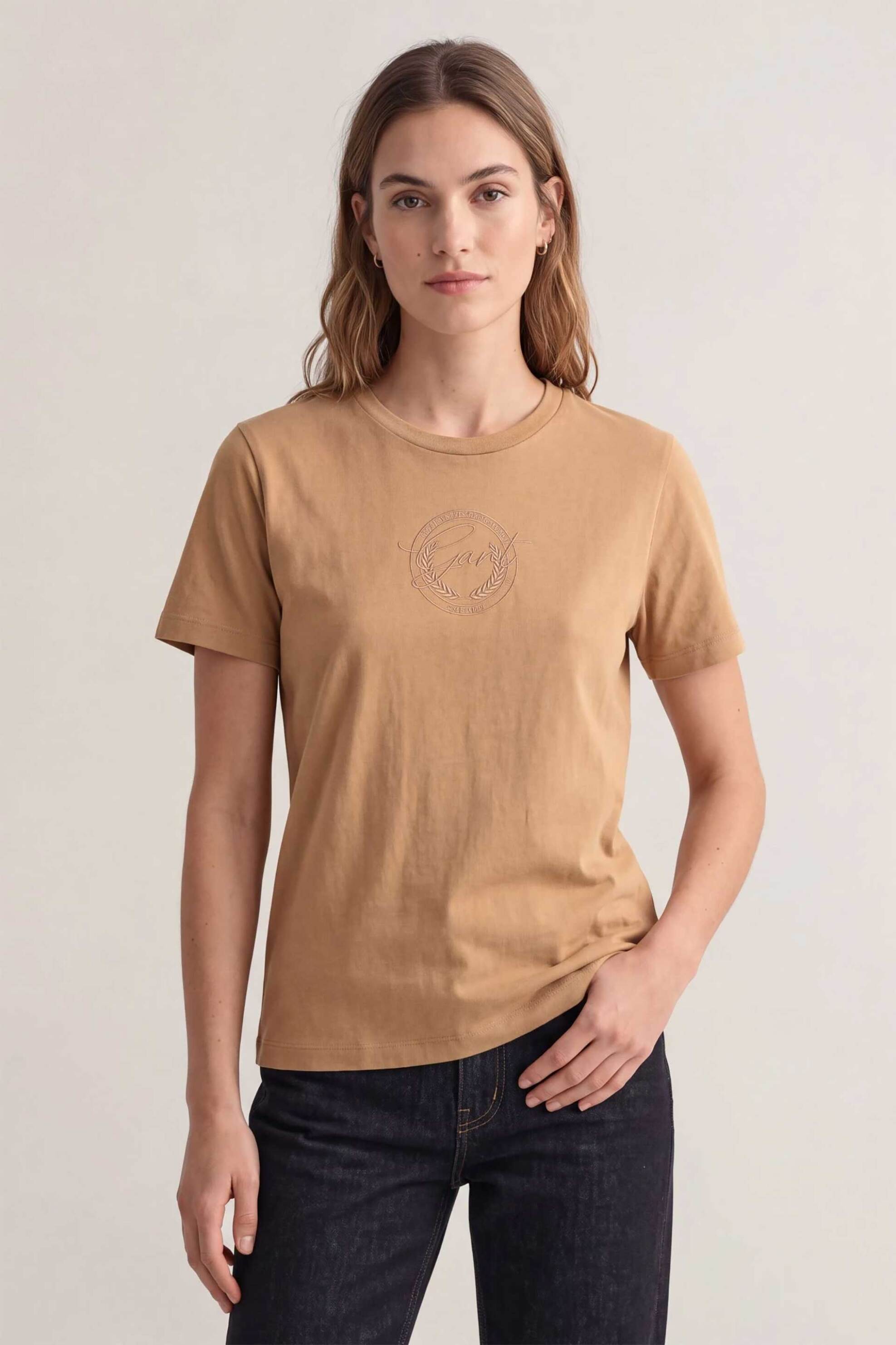 Gant γυναικείο T-shirt με κεντημένο graphic logo Regular Fit - 4201620 Μπεζ