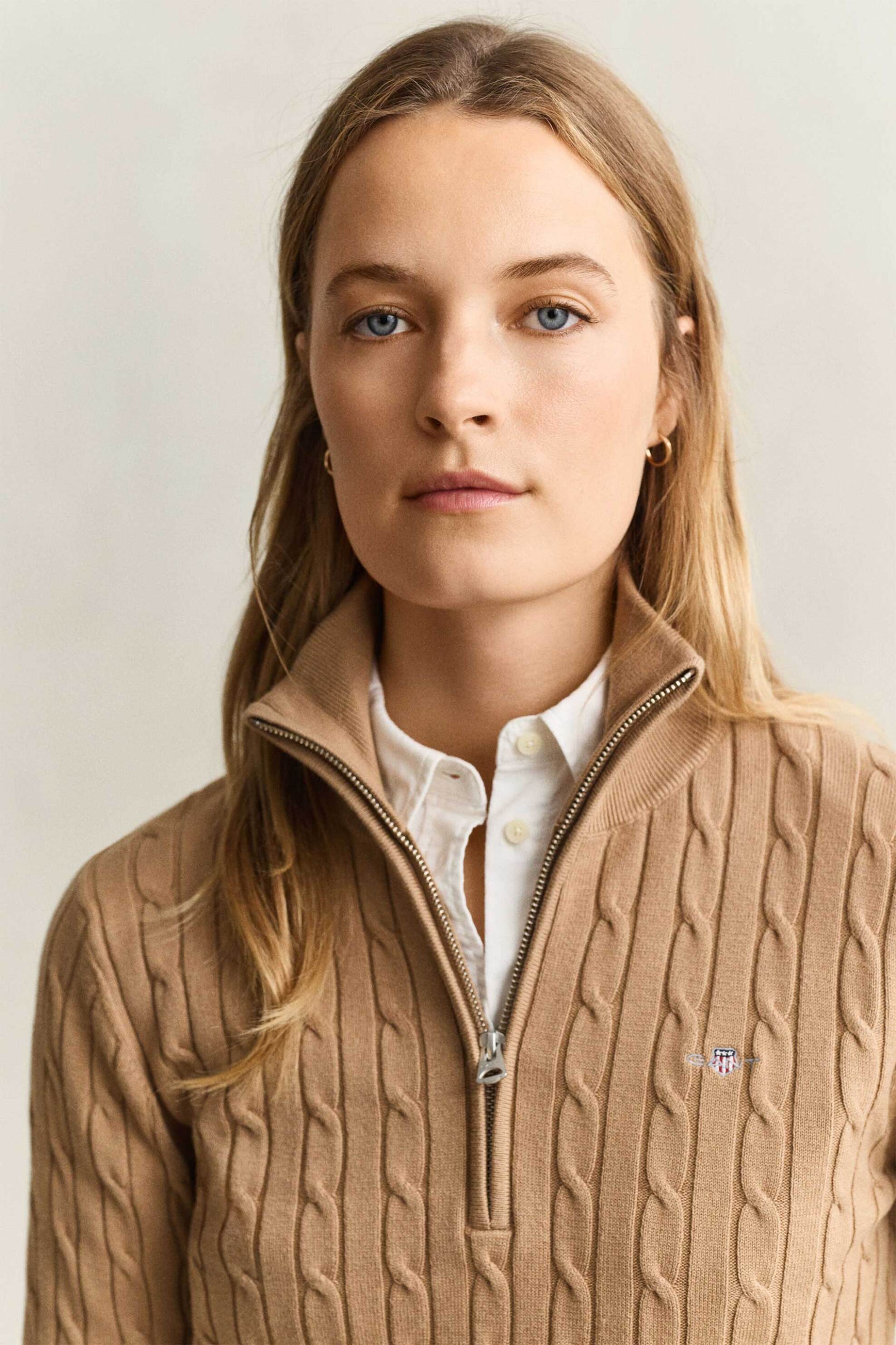 Gant γυναικεία πλεκτή μπλούζα με cable-knit και 1/2 φερμουάρ - 4805418 Καφέ Ανοιχτό