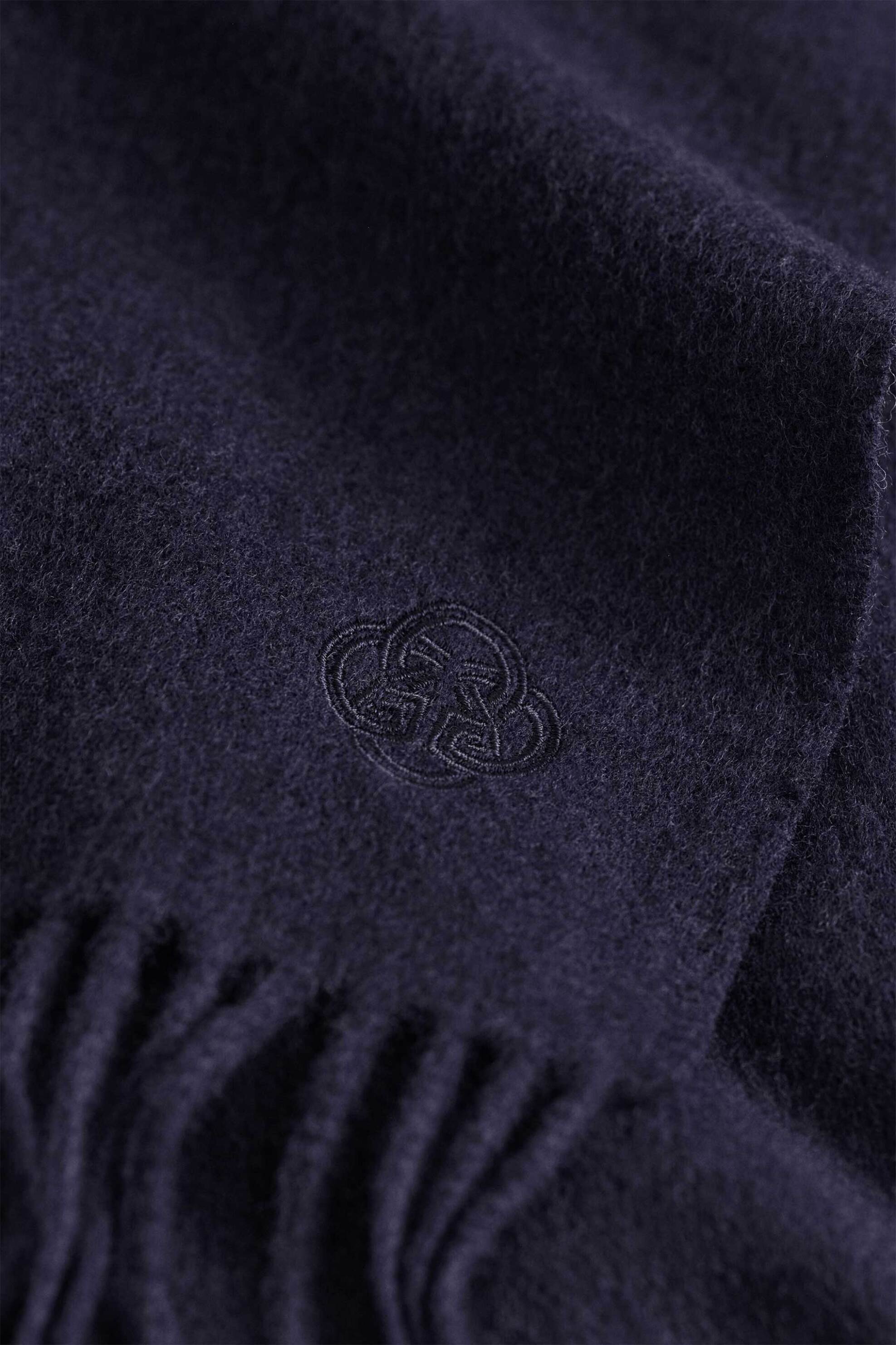 Gant γυναικείο μάλλινο κασκόλ με graphic monogram και κρόσσια - 4920294 Μπλε Σκούρο