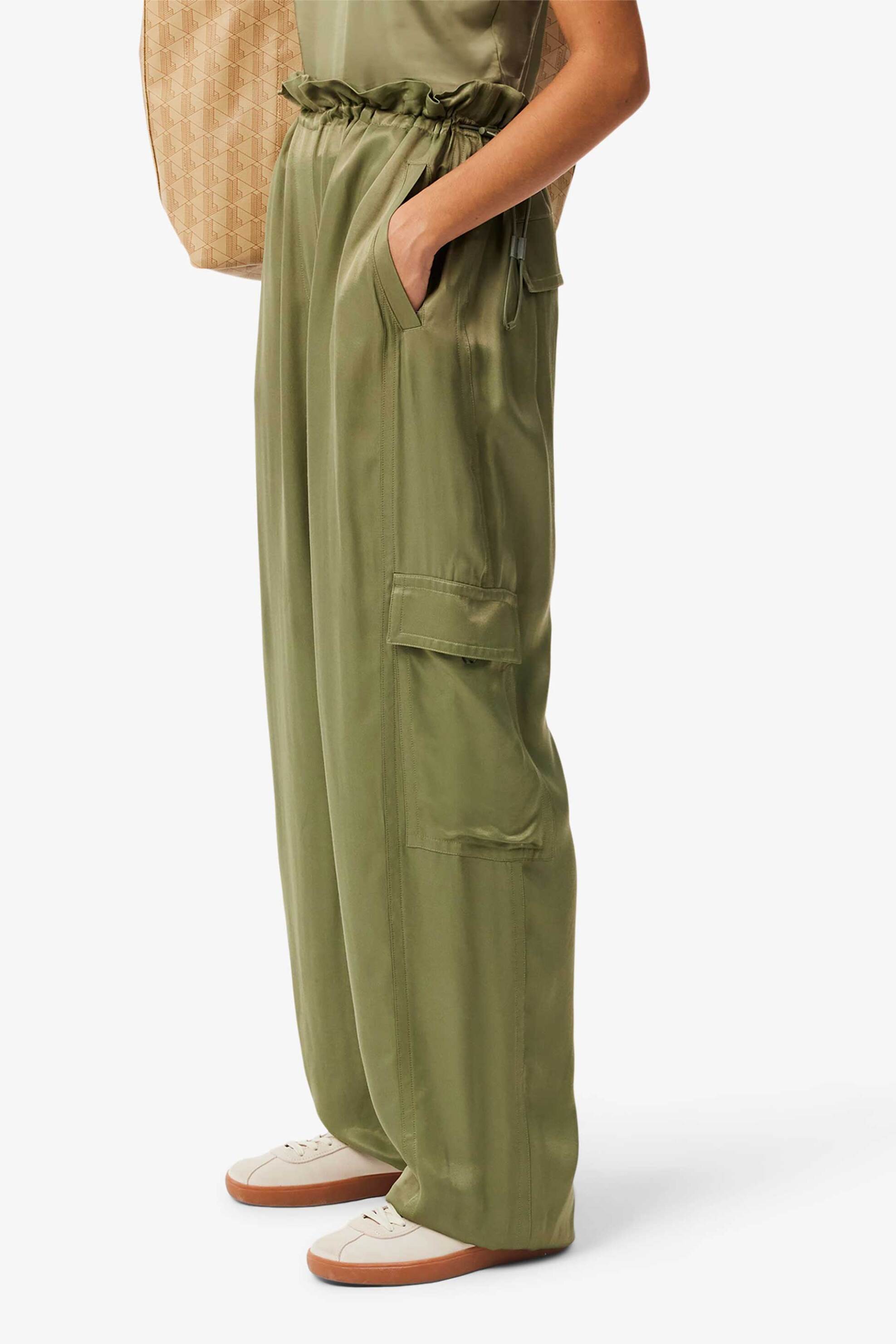 Lacoste γυναικείο cargo παντελόνι με ελαστική μέση Loose Fit - HF4002-00 Λαδί φωτογραφία