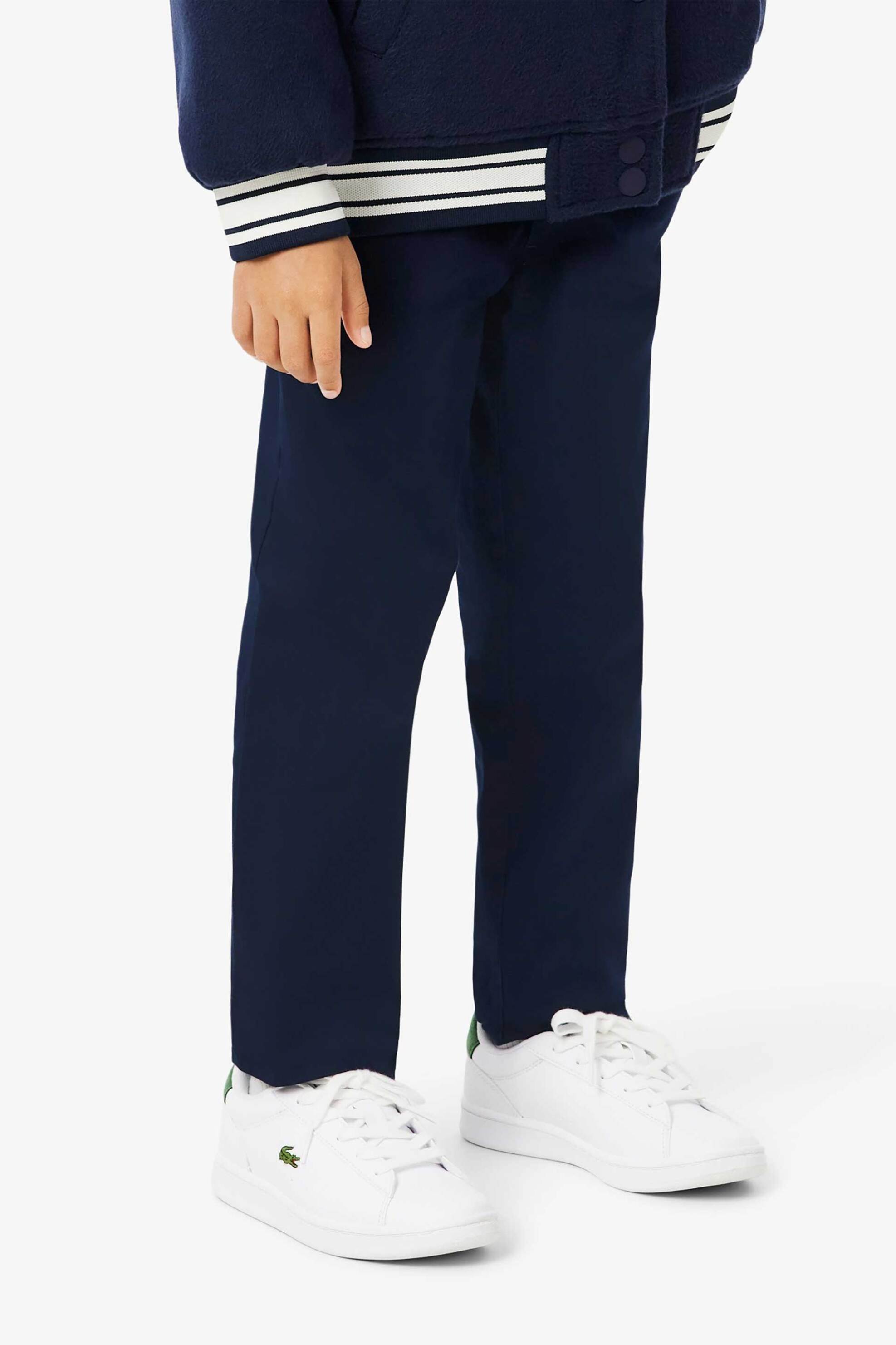 Lacoste παιδικό παντελόνι gabardine με ελαστική μέση και κεντημένο λογότυπο Regular Fit - HJ0939 Μπλε Σκούρο φωτογραφία