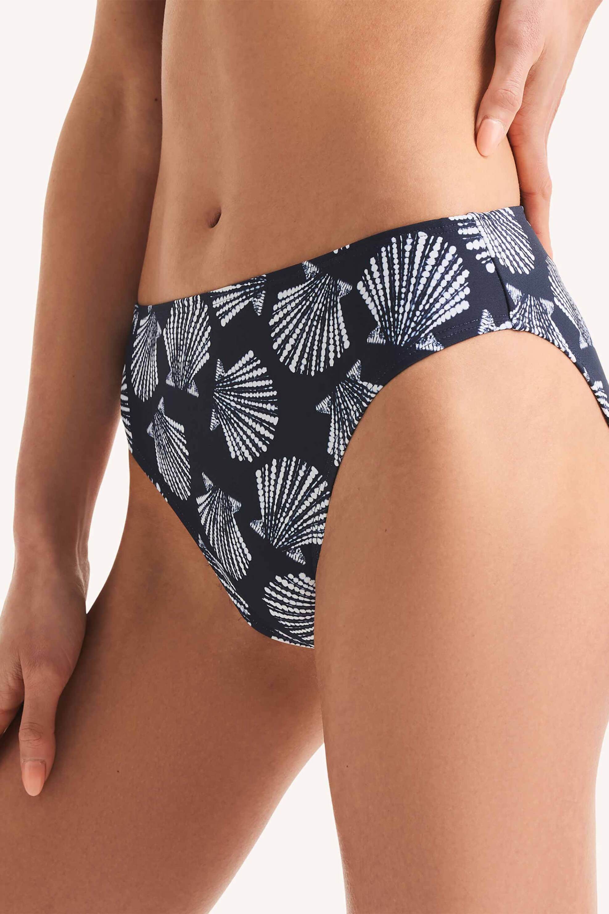 Nautica γυναικείο μαγιό μπικίνι σλιπ με all-over seashell print - 402006946 Μπλε Σκούρο φωτογραφία